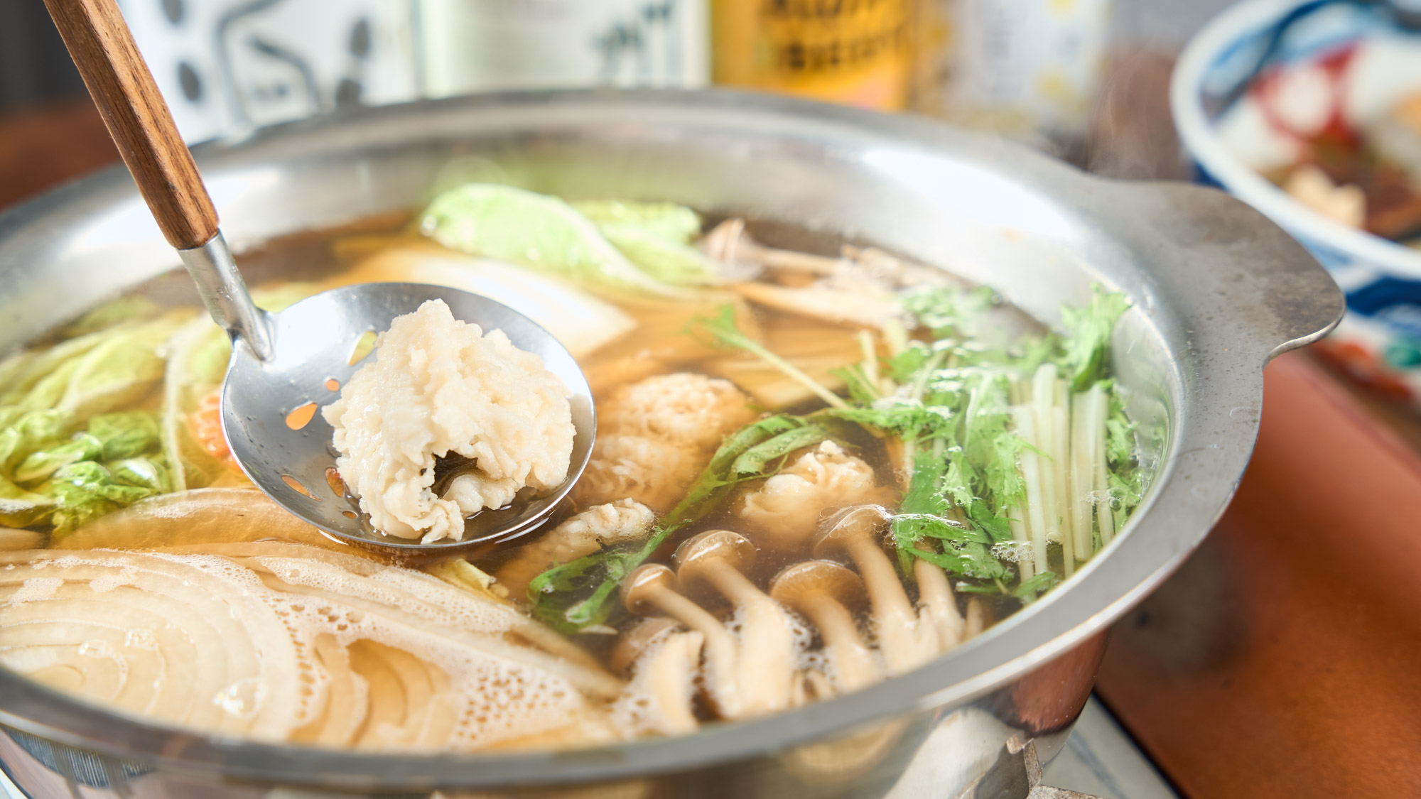 夕食（ケータリング）：季節ごとの旬のお刺身と地魚鍋を、お部屋で調理しながらお楽しみください