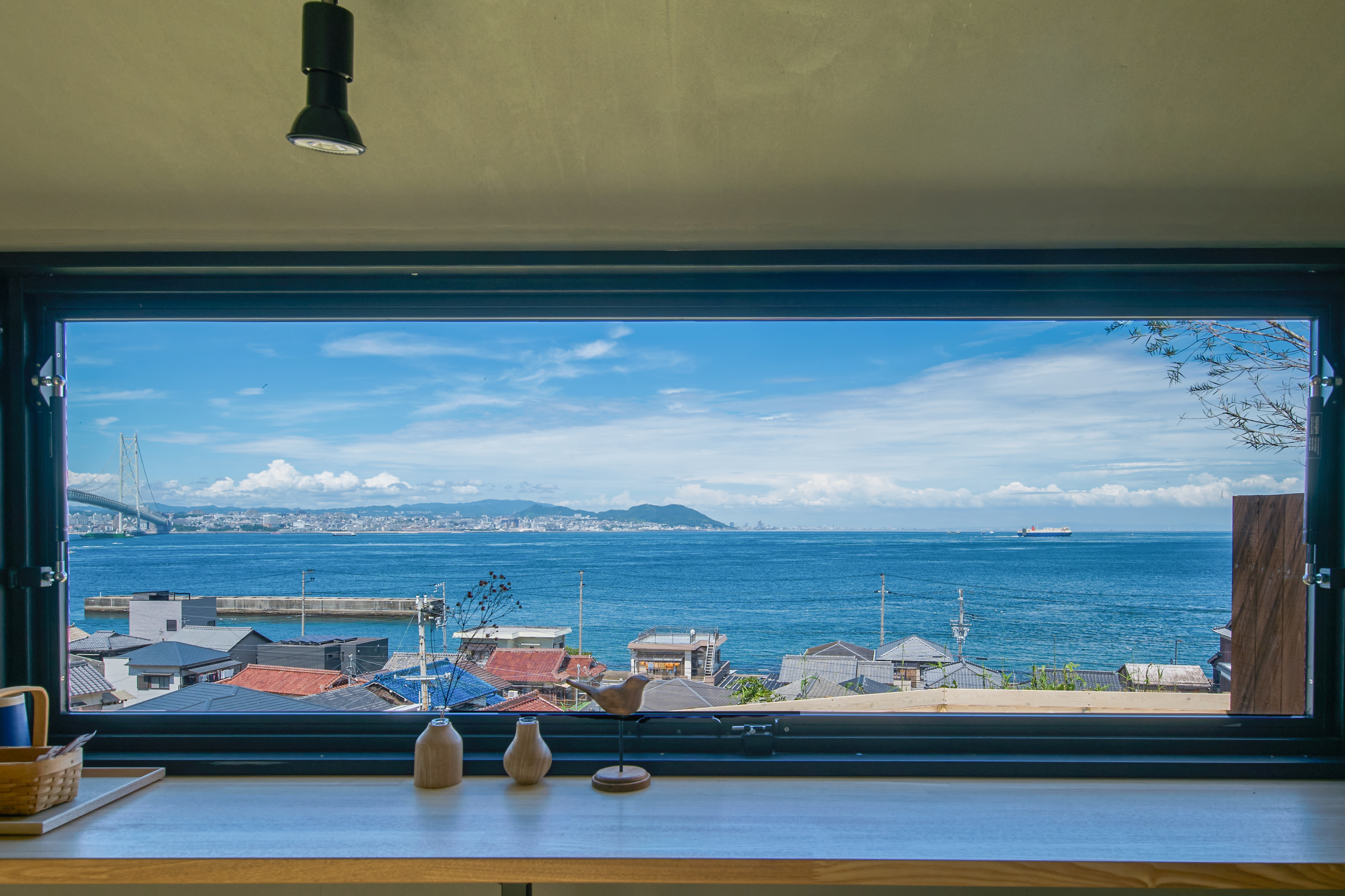 カフェテラス：カフェスペースからの景色も抜群