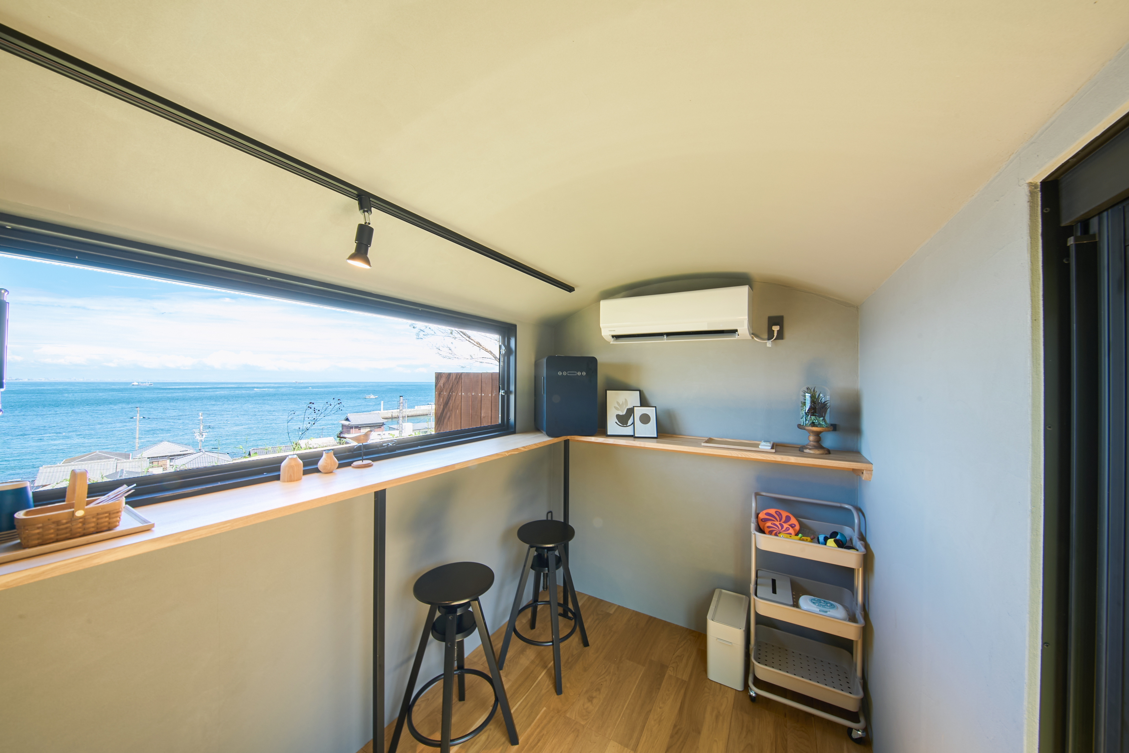 カフェテラス：セルフ形式のカフェスペースです