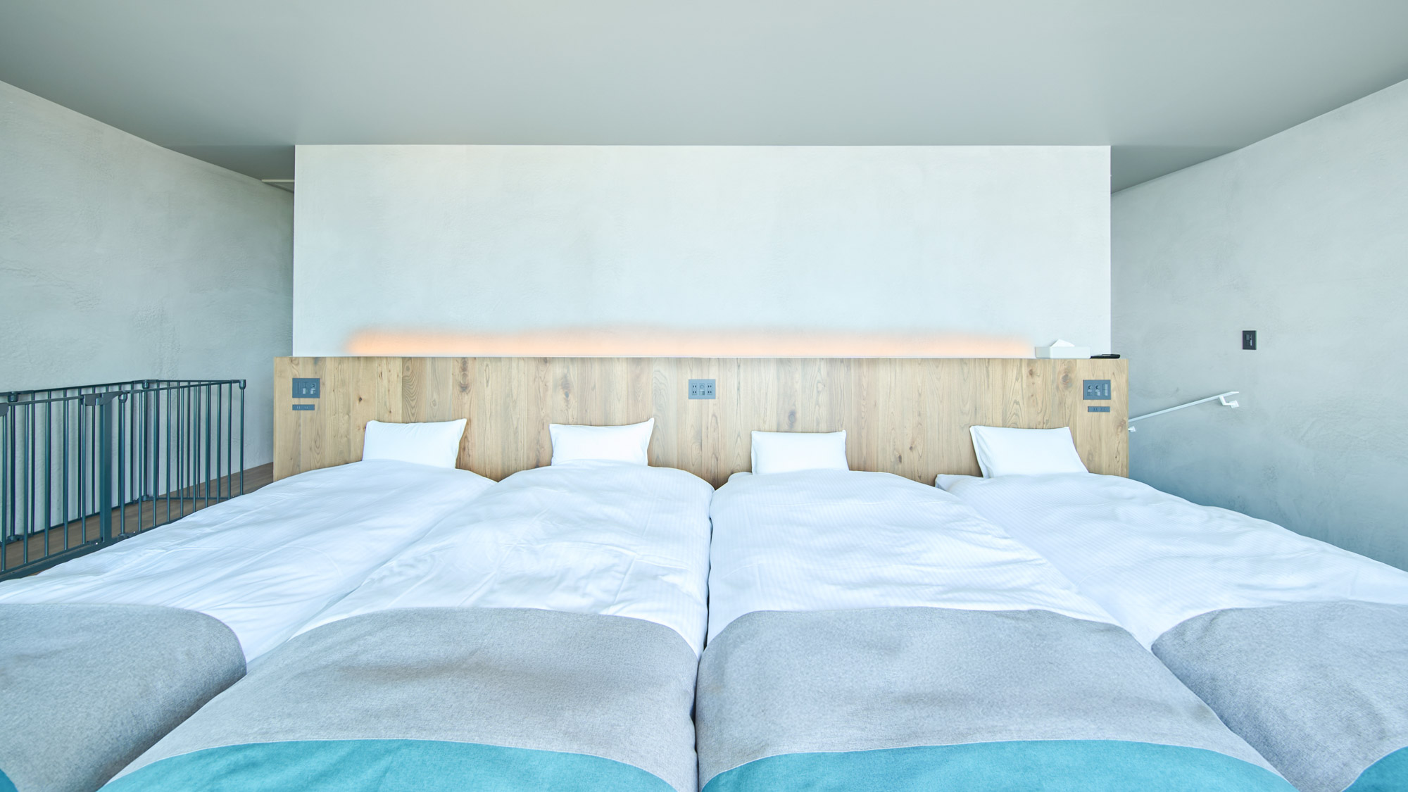 【villa2】寝室：シングルベッド4台