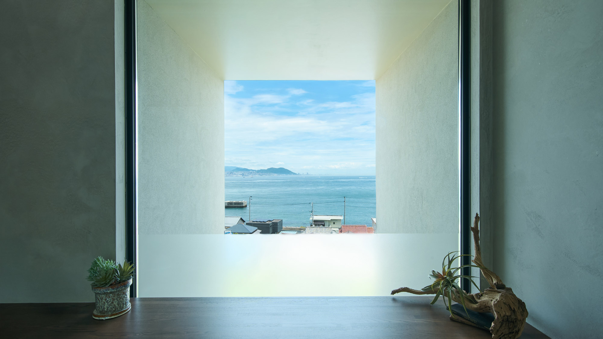 【villa1】景色：室内から淡路島の海を一望