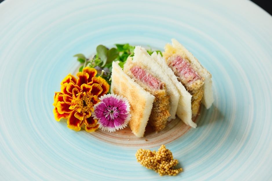 【料理長厳選！和牛尽くしのフルコース】朝食付きプラン