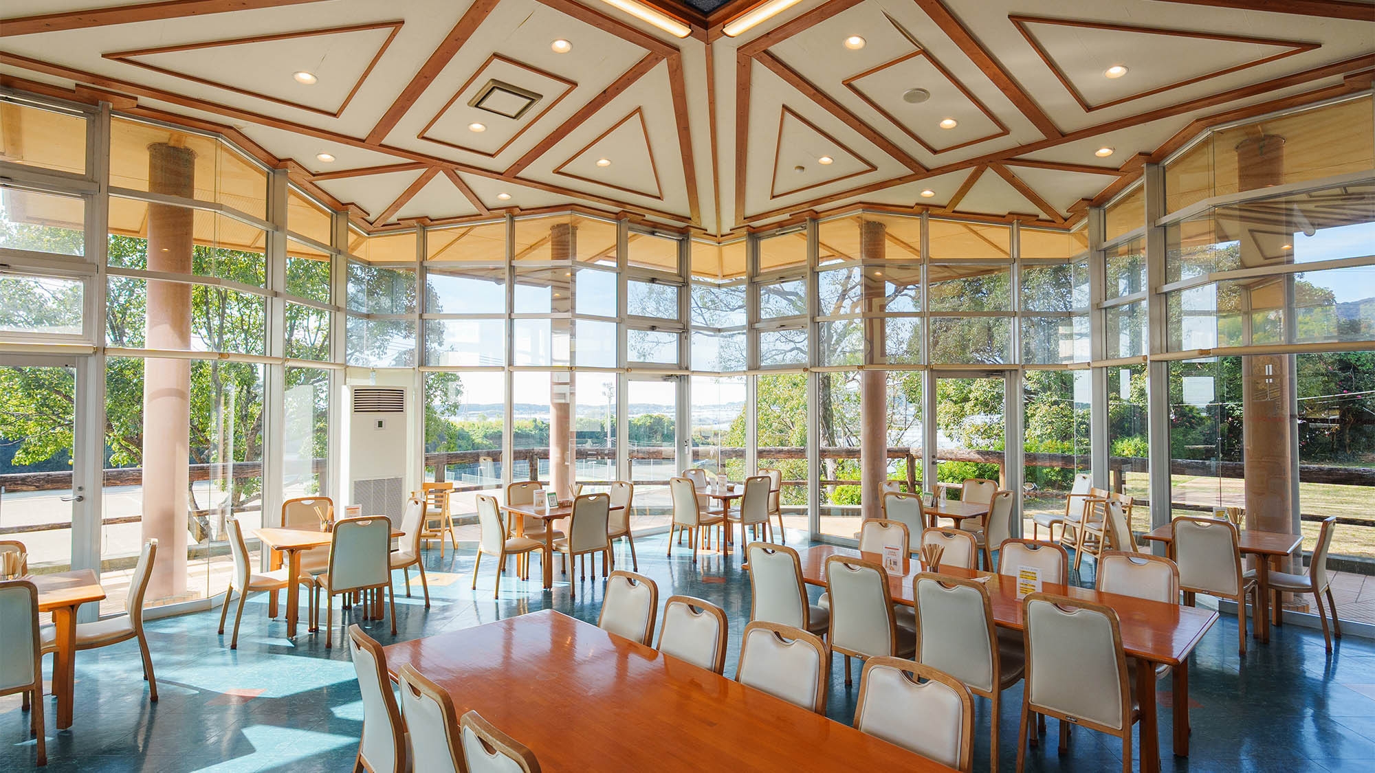 【朝食付き】自然と街並みに囲まれた落ち着いた空間でゆったりステイ