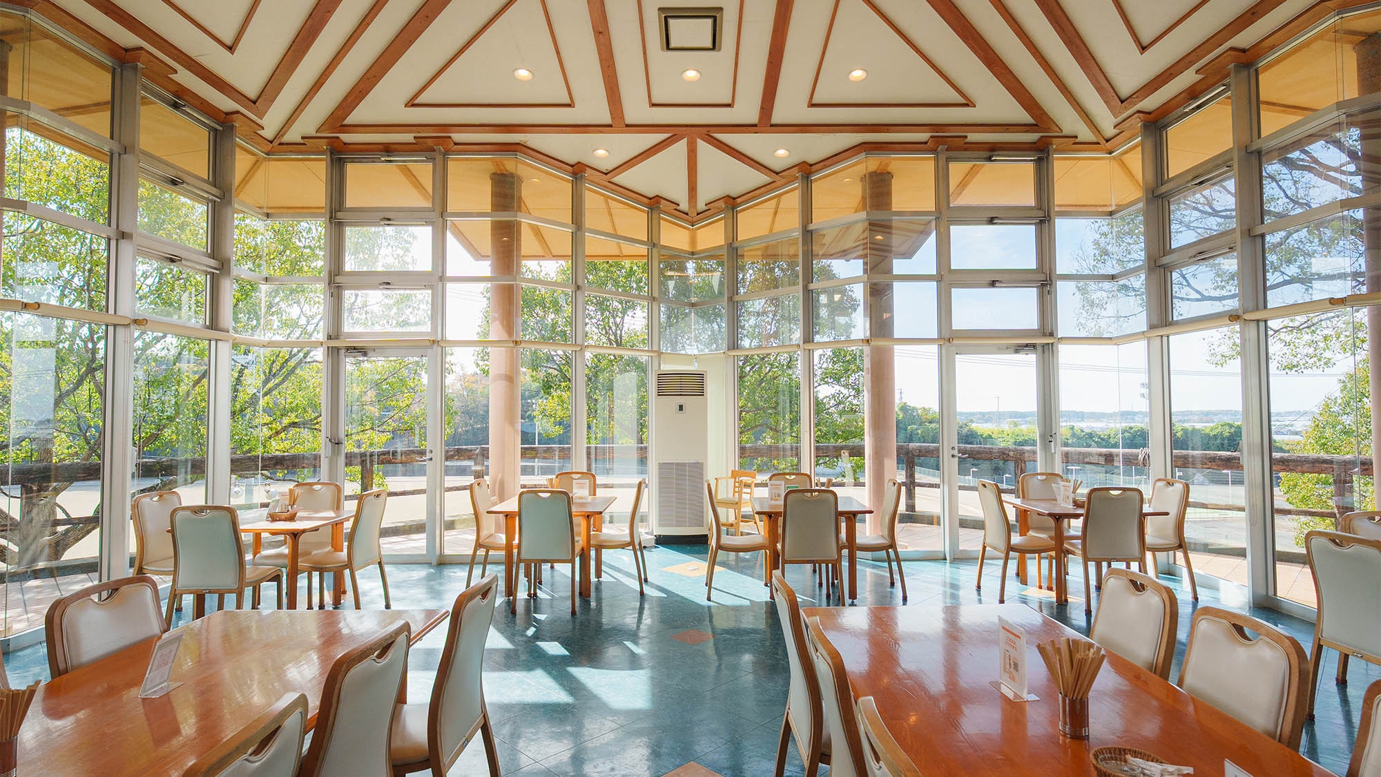 【2食付き】自然と街並みに囲まれた落ち着いた空間でゆったりステイ