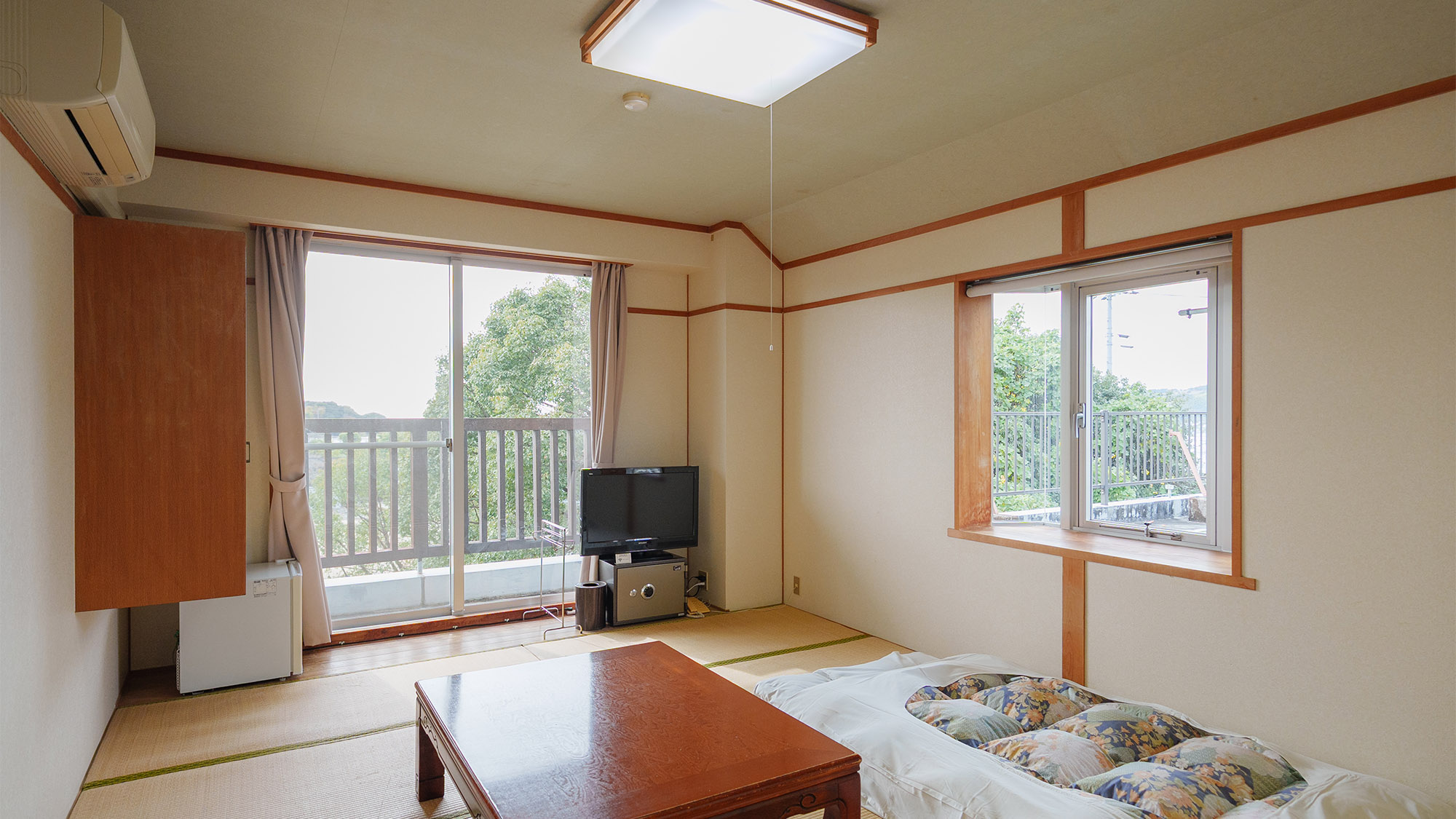 ・【客室一例／和室8畳】最大4名様まで宿泊可能。お布団は4組ご用意いたします