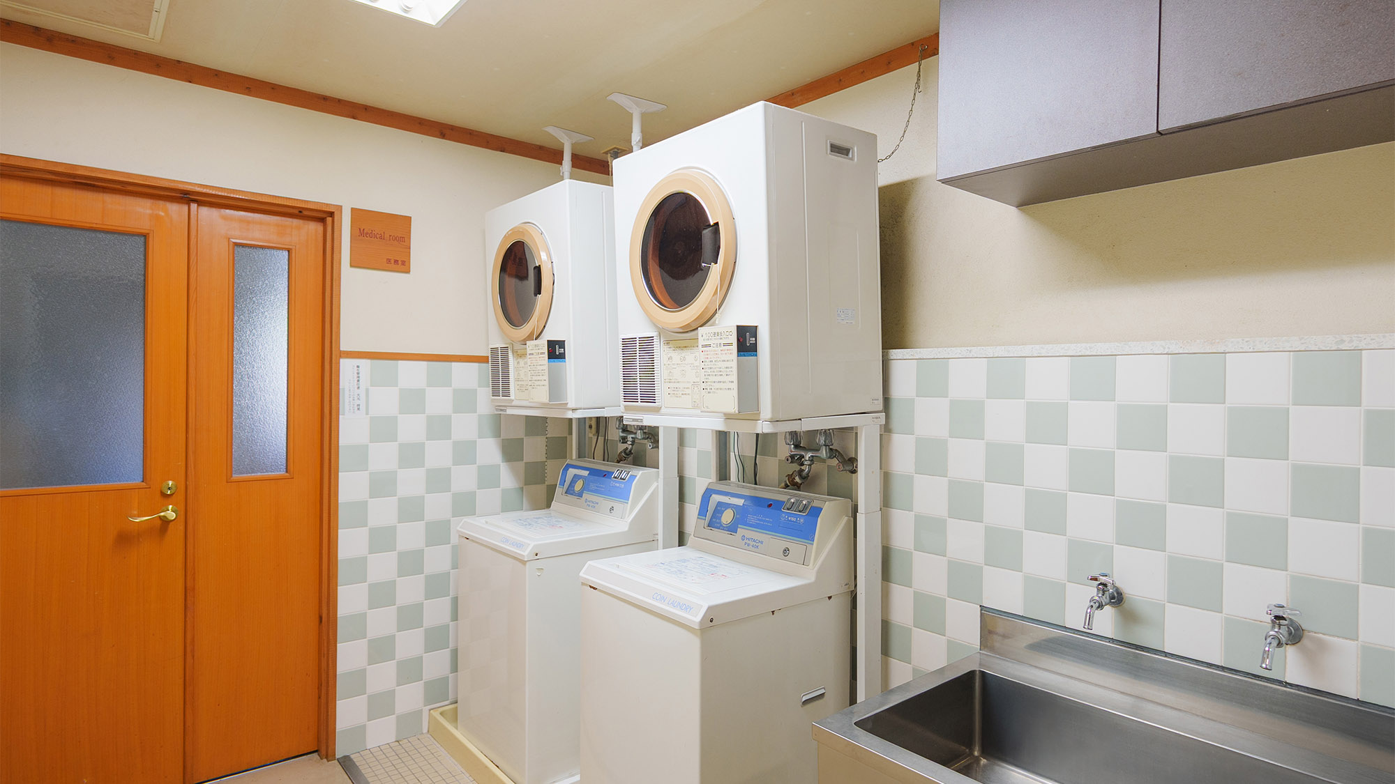 ・【コインランドリー】長期滞在でも安心。ランドリースペースがございます
