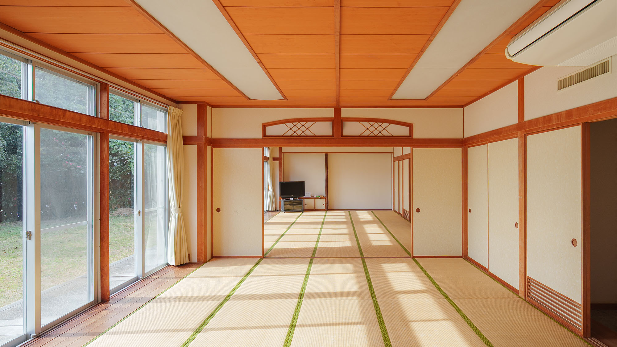 ・【研修室／和室40畳】ゆったり広々としたお部屋。ご利用は施設へ直接お問い合わせください。