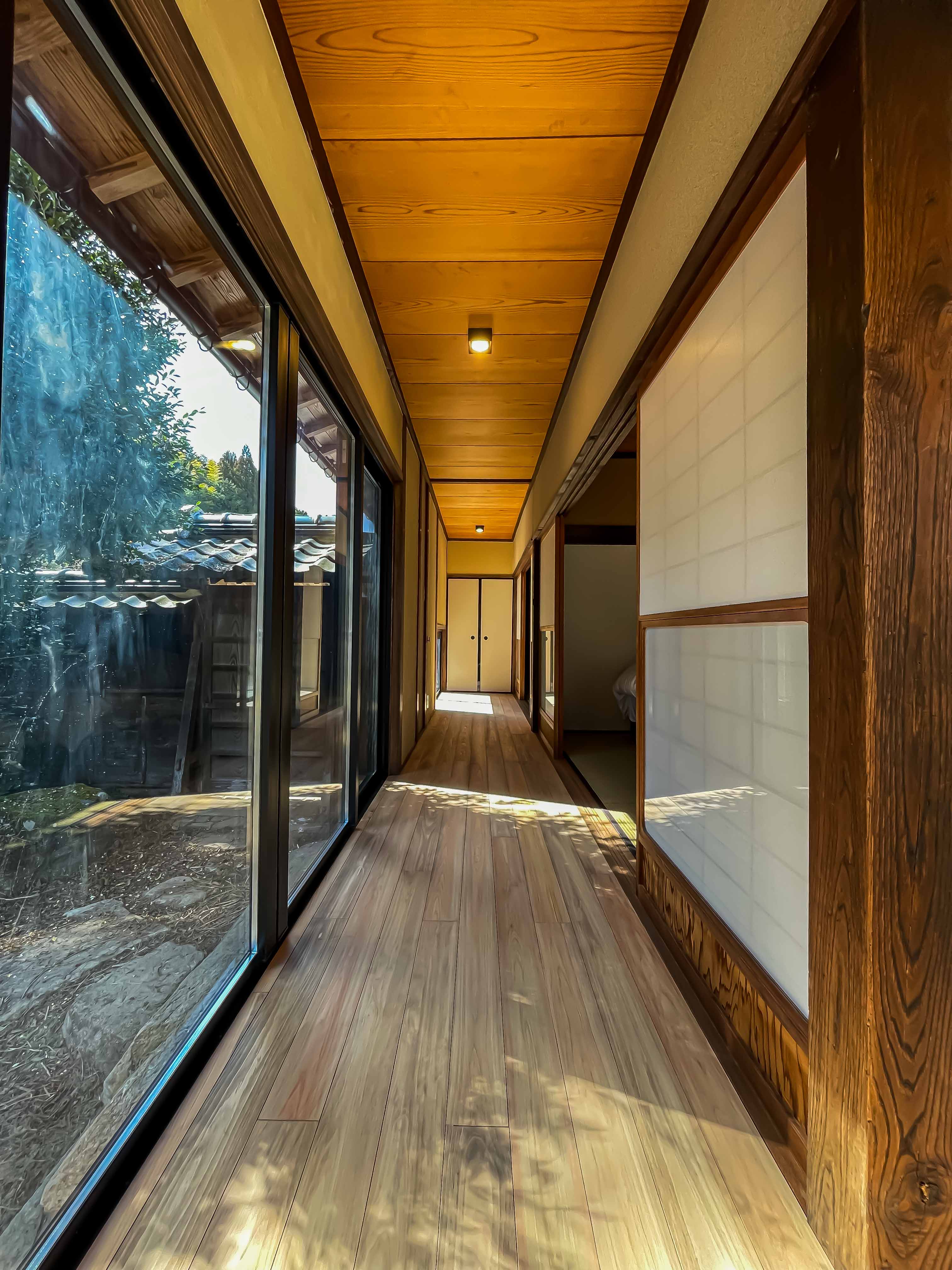 廊下（中庭側）