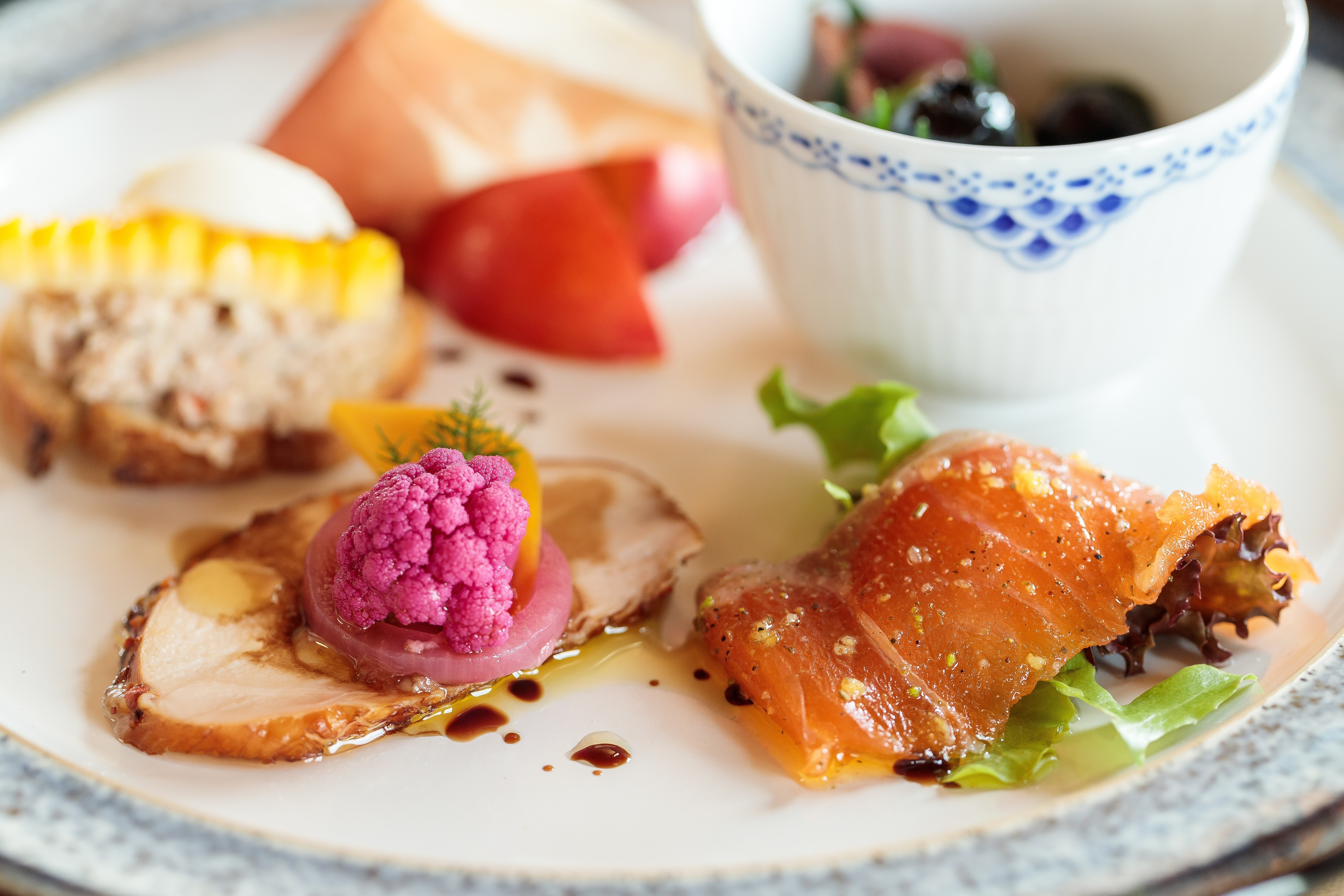 ご夕食のオードブル（夏のお料理）お料理は季節や仕入れによって変わります。四季折々の信州の山の幸を愛犬とともにゆっくりお楽しみください。アルコール類のお持ち込みはOKです。アレルギーや苦手な食材などは事前にお知らせください。