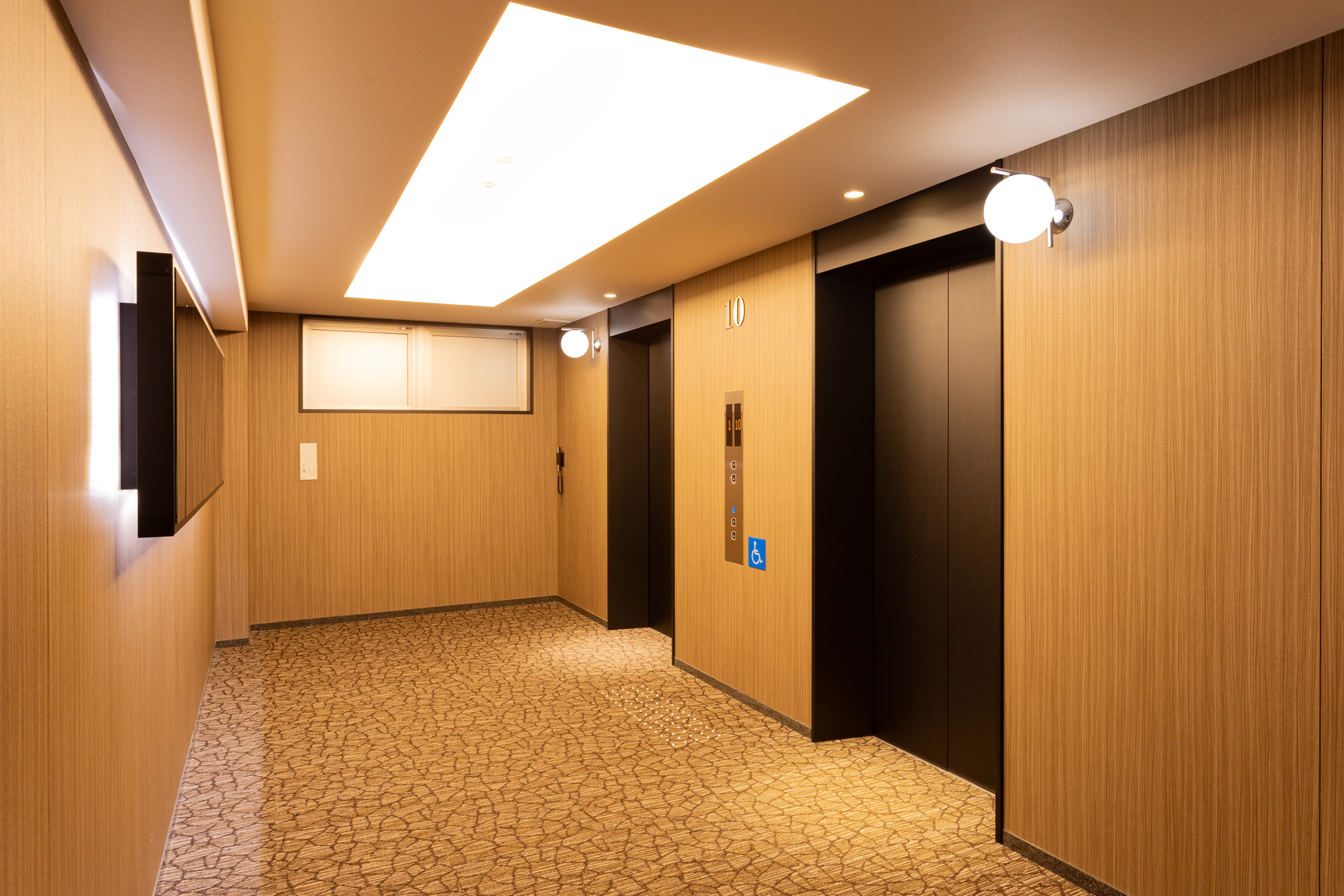 エレベーター前