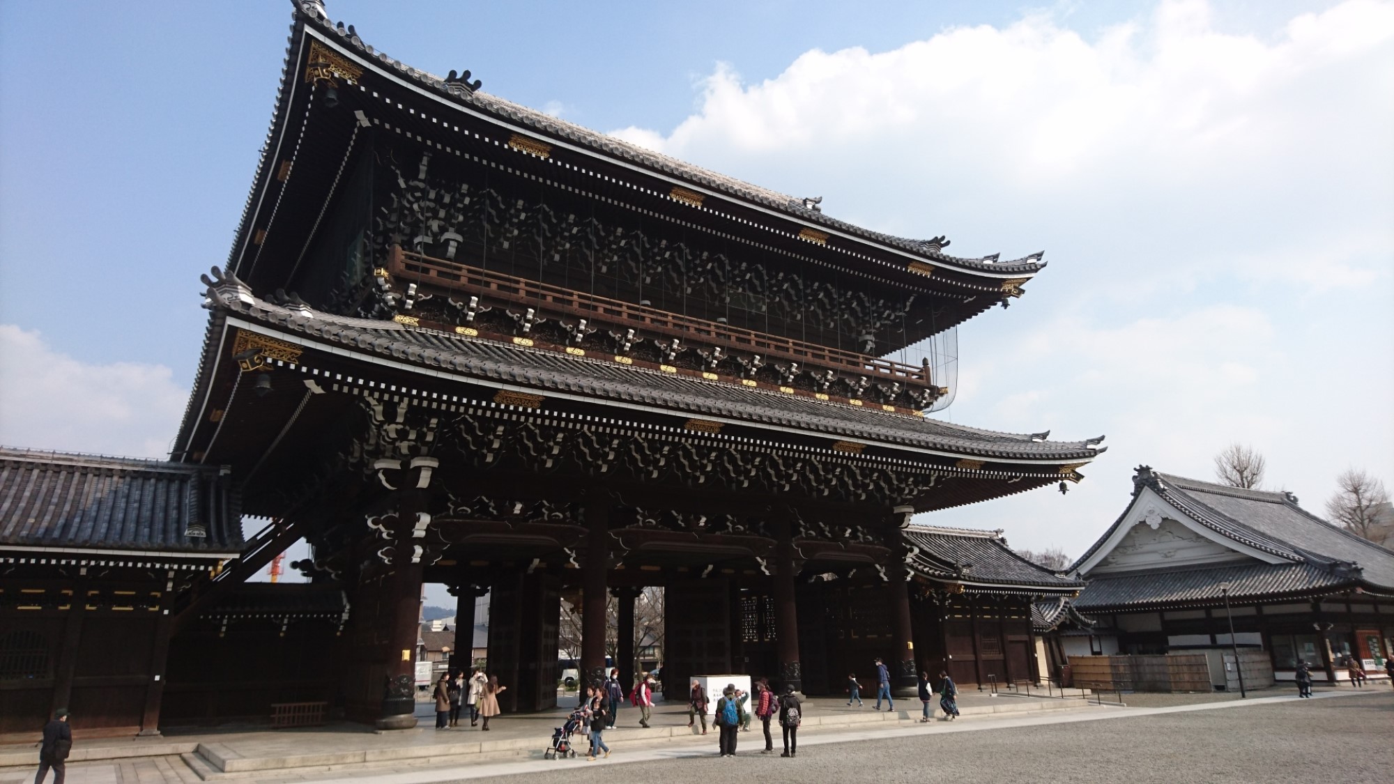 【徒歩12分】東本願寺 御影堂門