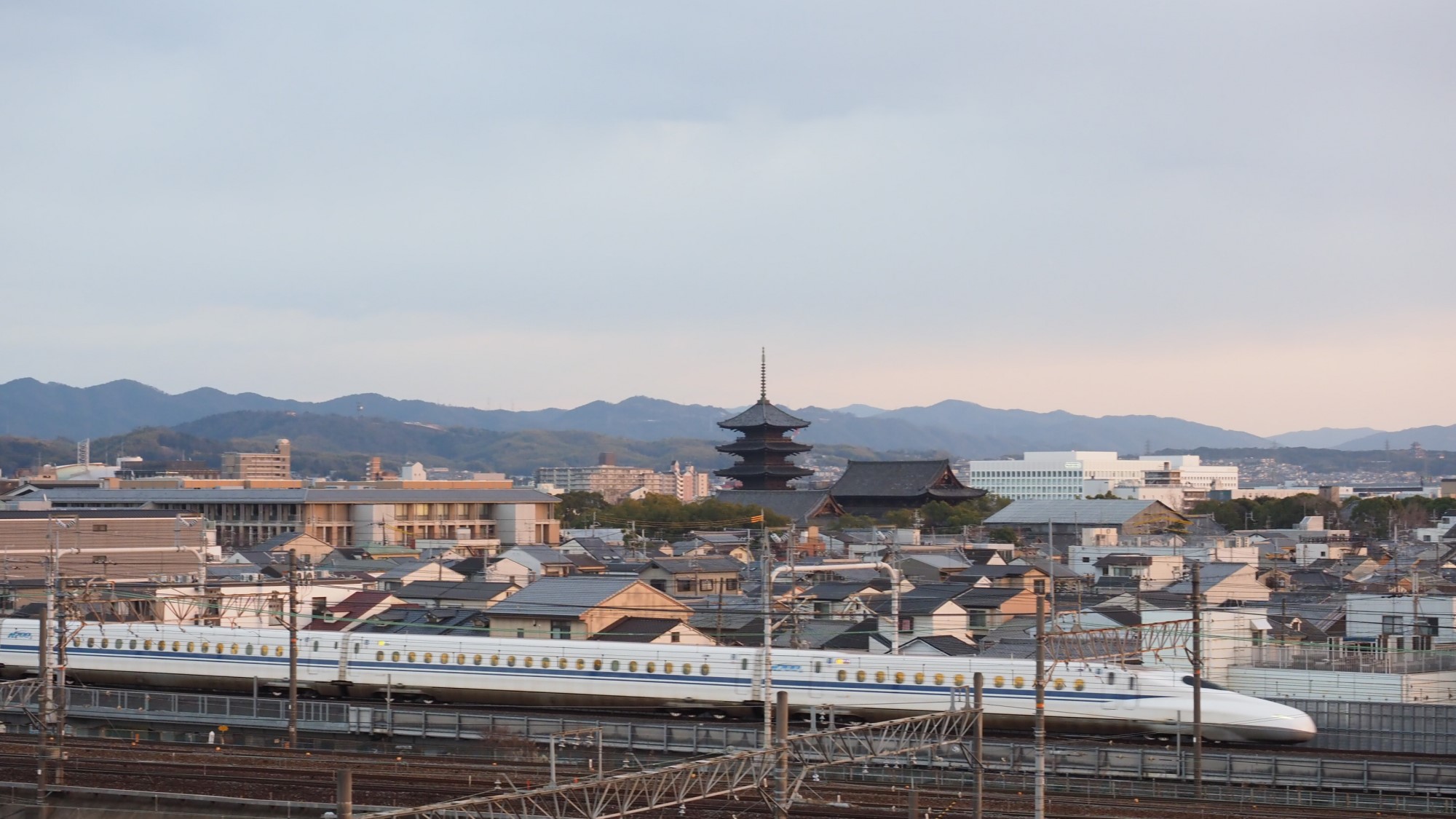 東寺と新幹線