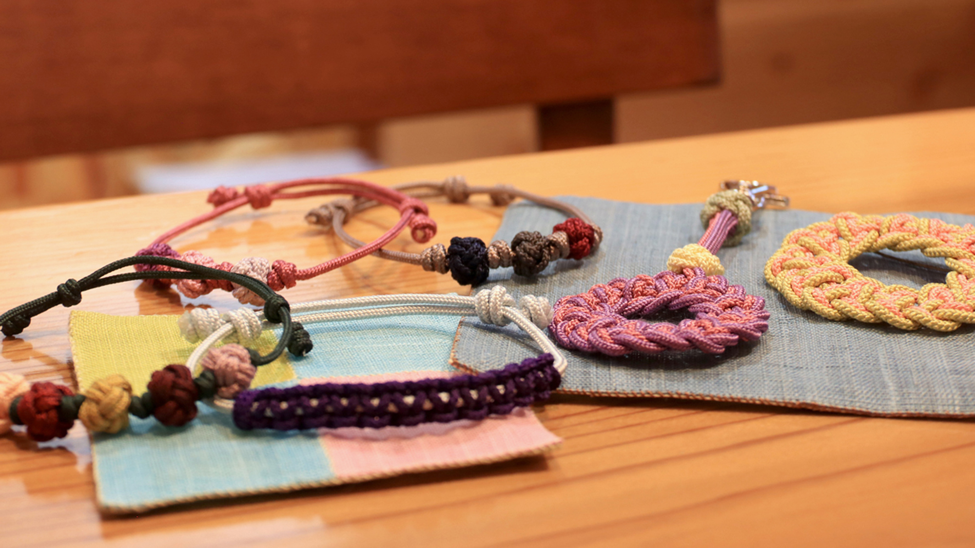 【体験】自分だけの韓国組みひもを作れます