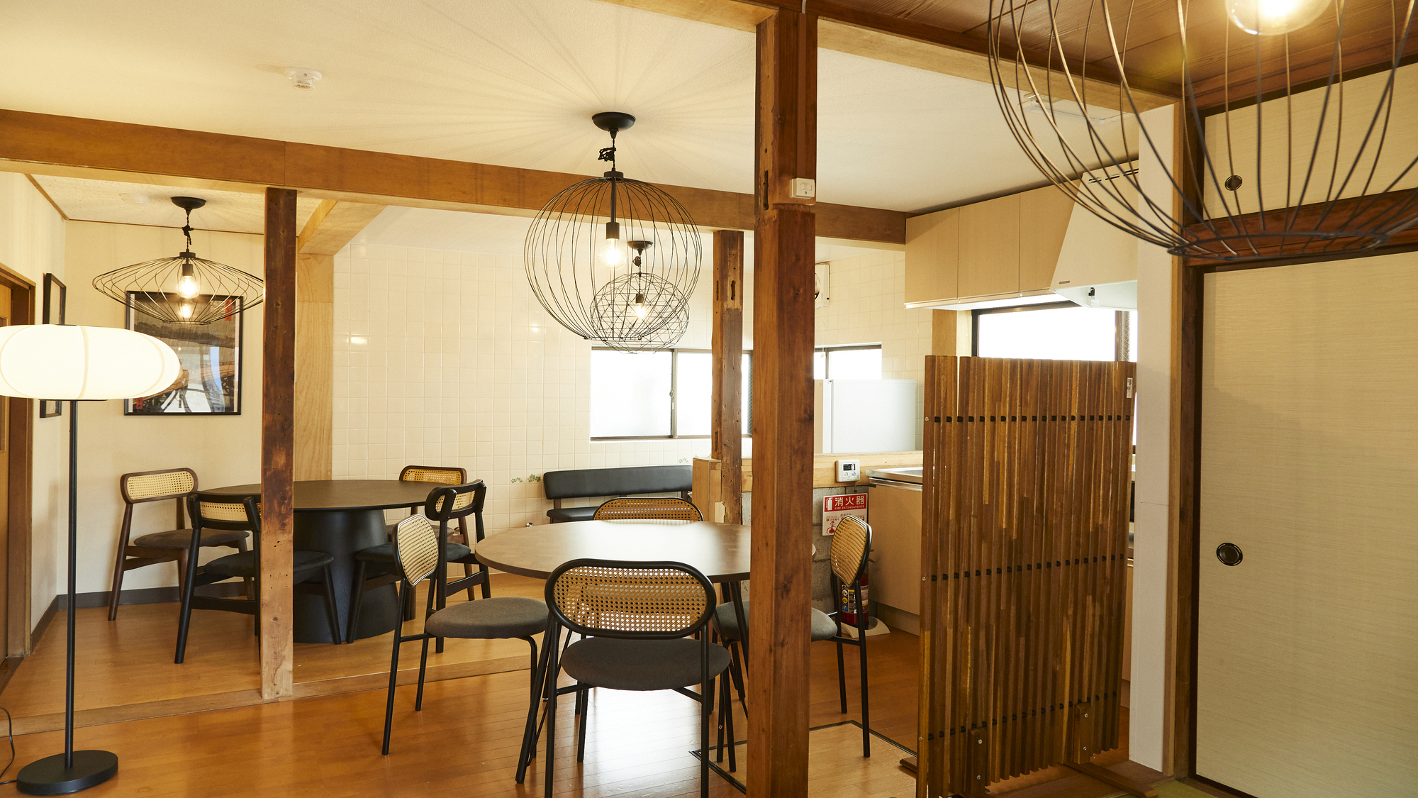 素敵な照明がお部屋を照らします