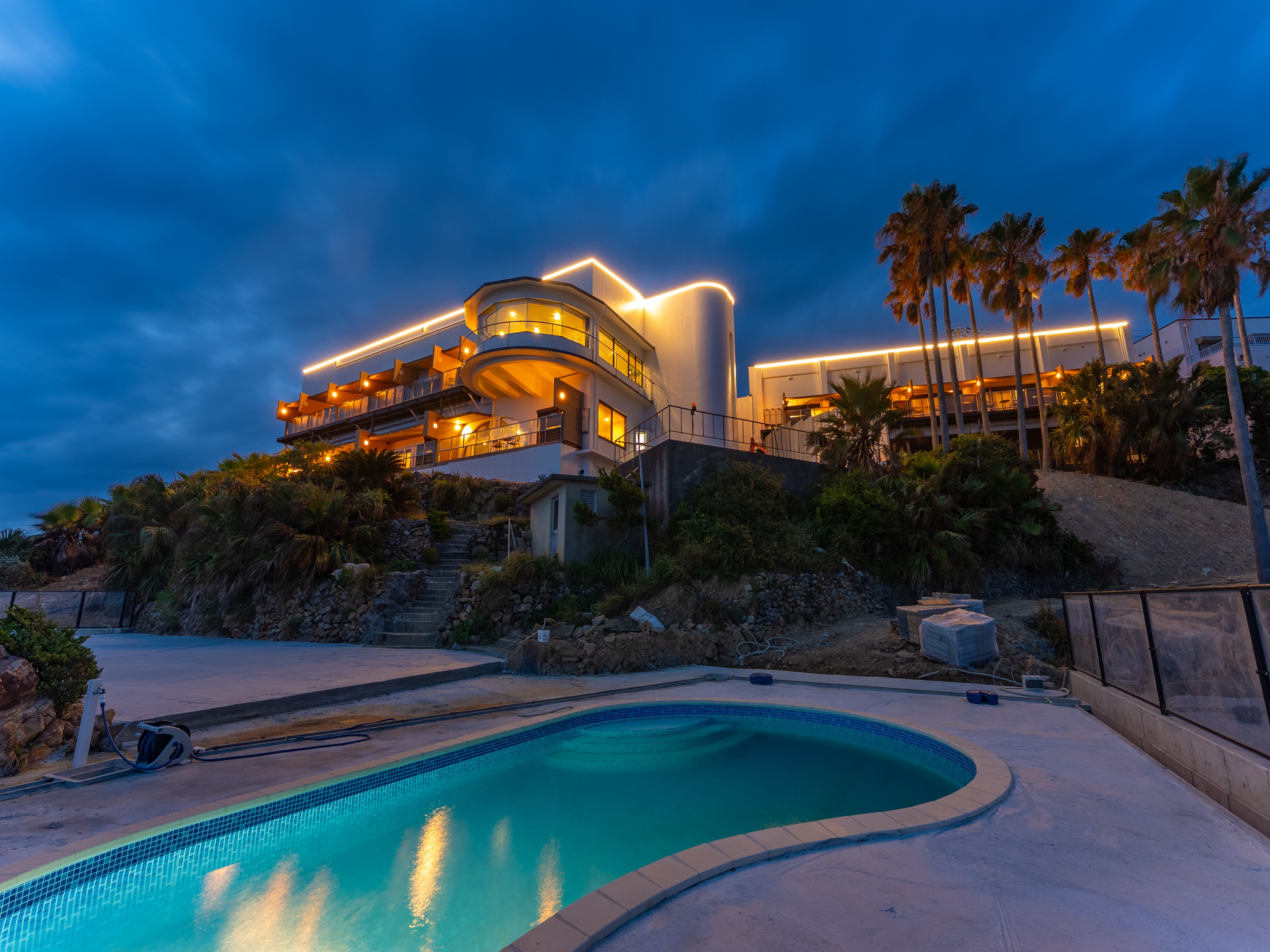 【2025年8月NEWOPEN】絶景サンセットを望む全室客室露天風呂付のスパ＆リゾートが誕生