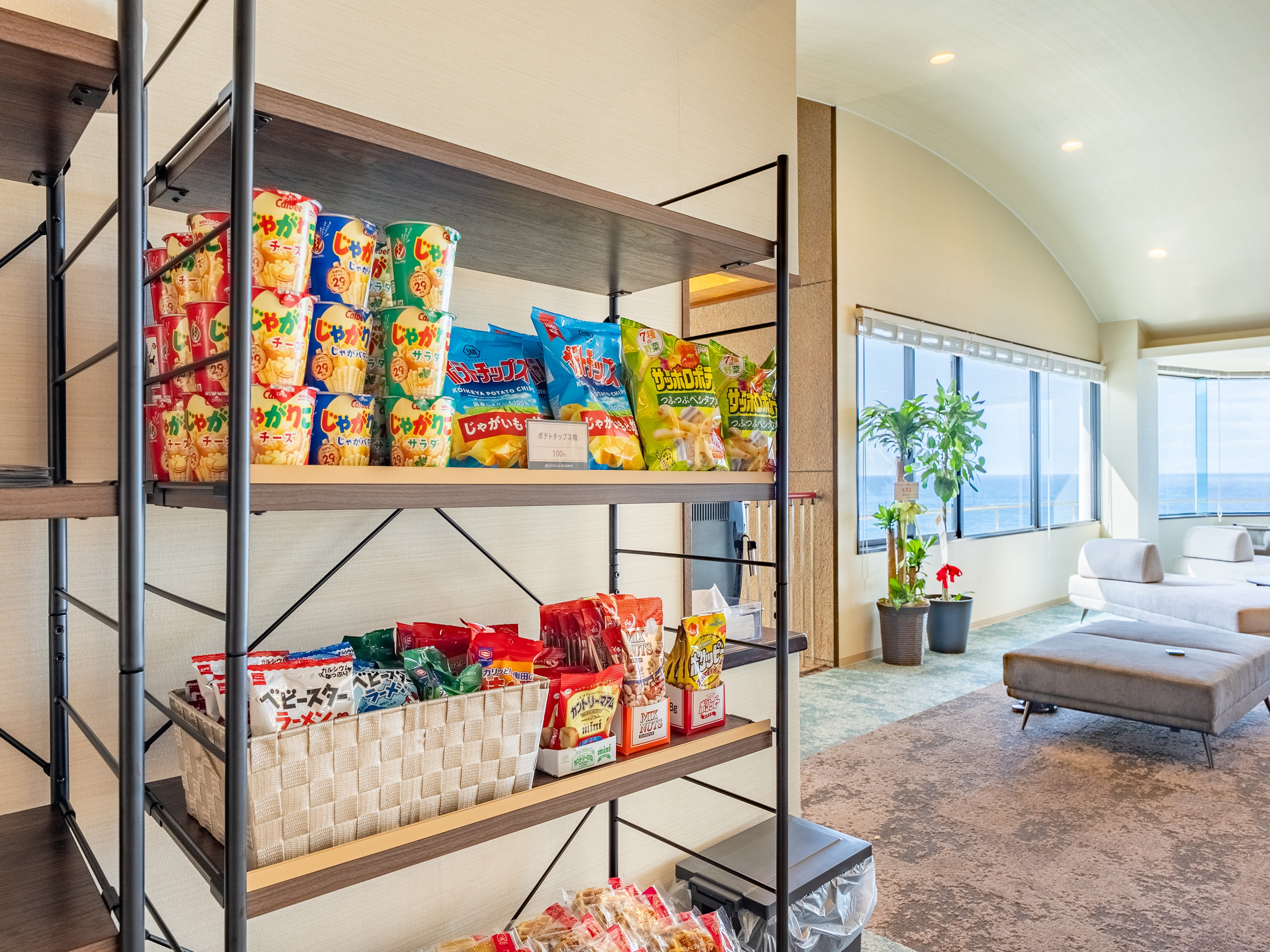 【売店】軽食やお菓子を中心に充実のラインナップの売店