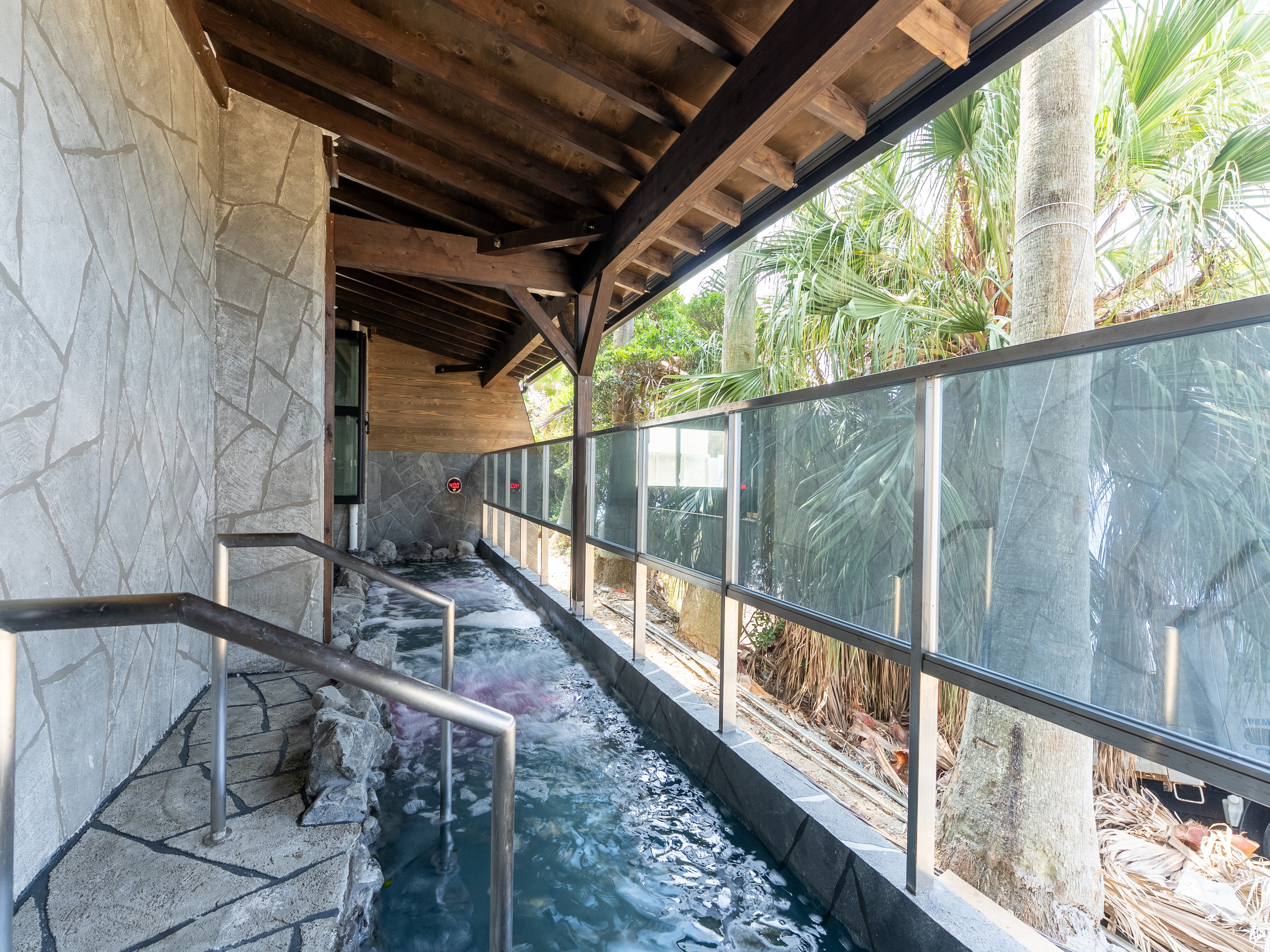 【露天岩風呂】太平洋を一望できる開放的なオーシャンビュー露天風呂