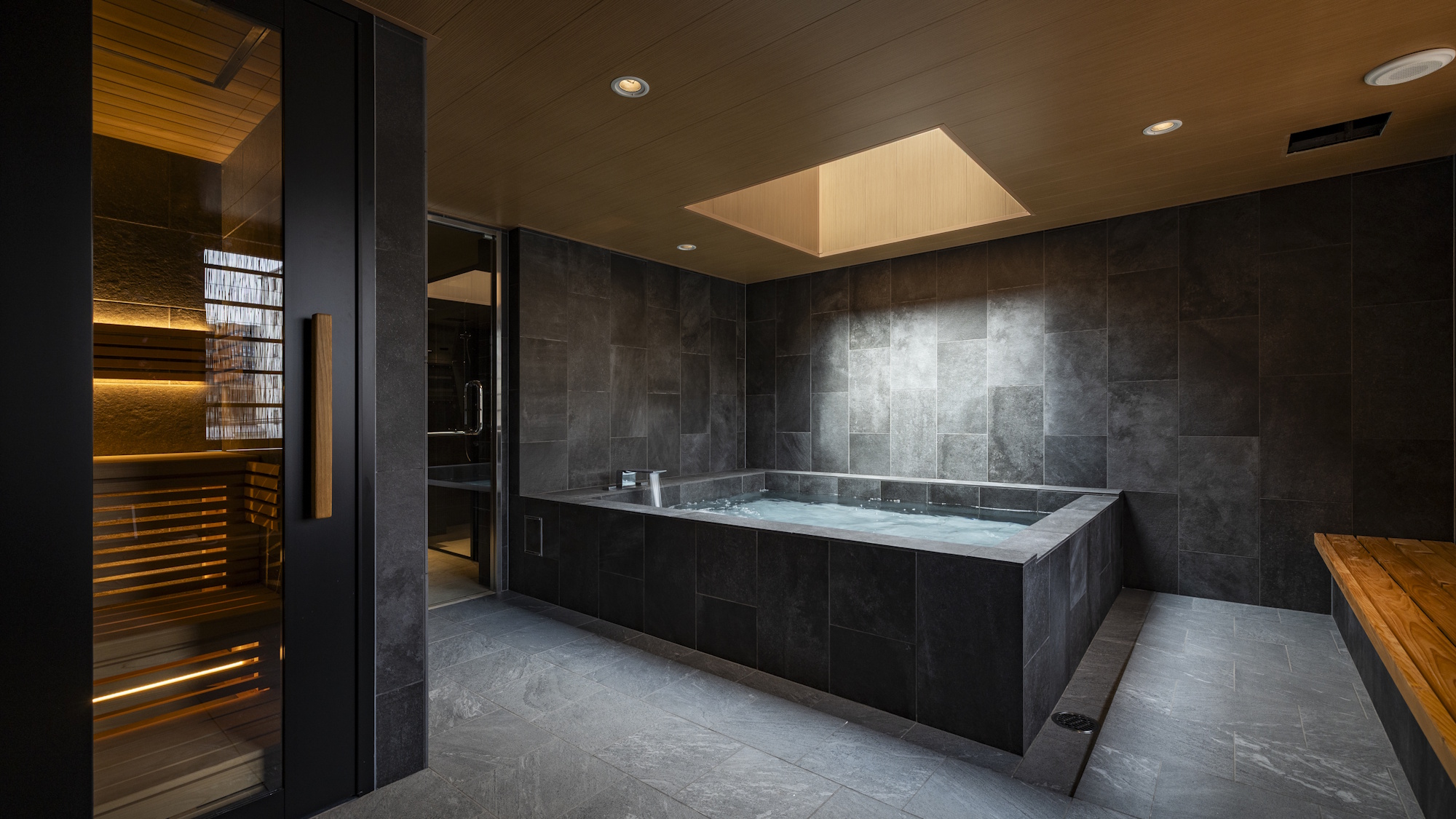 シグネチャースパスイート withサウナ（バスルーム）