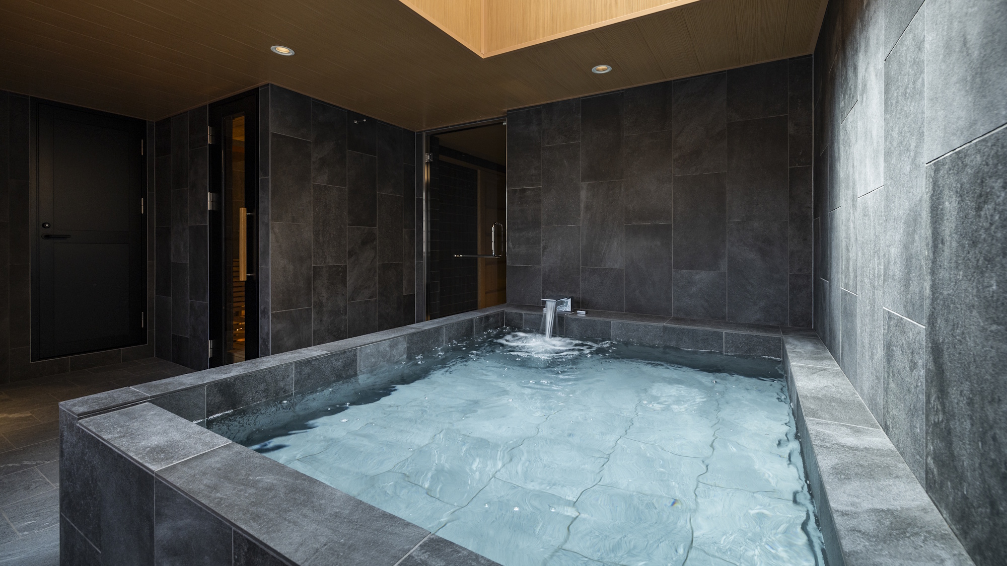 シグネチャースパスイート withサウナ（バスルーム）