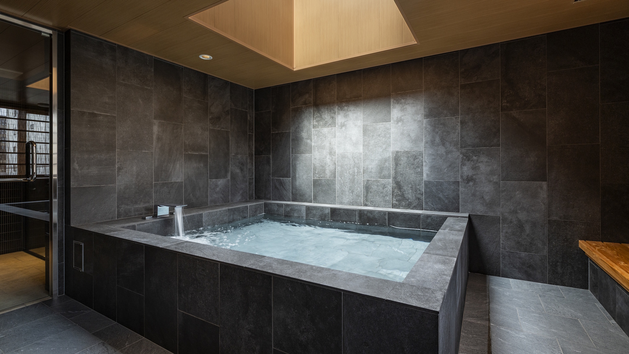 シグネチャースパスイート withサウナ（バスルーム）