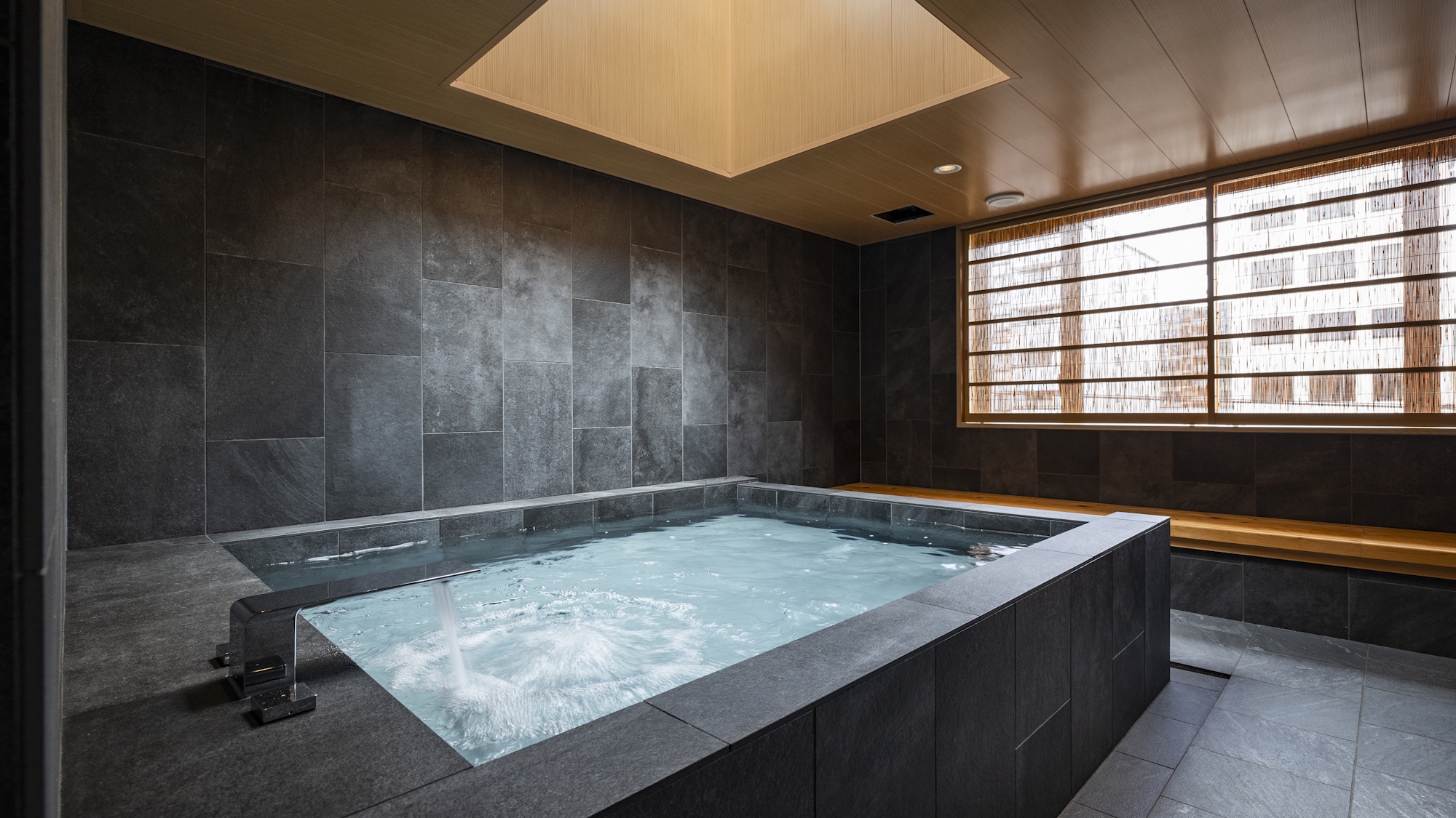 シグネチャースパスイート withサウナ（バスルーム）