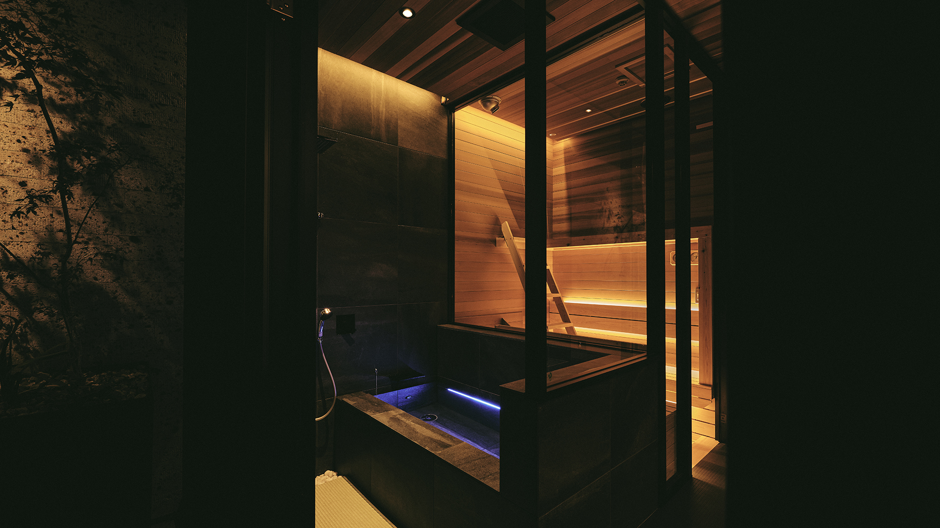 冷却した地下水を使用した水風呂（SAUNA Giraffe 天神）