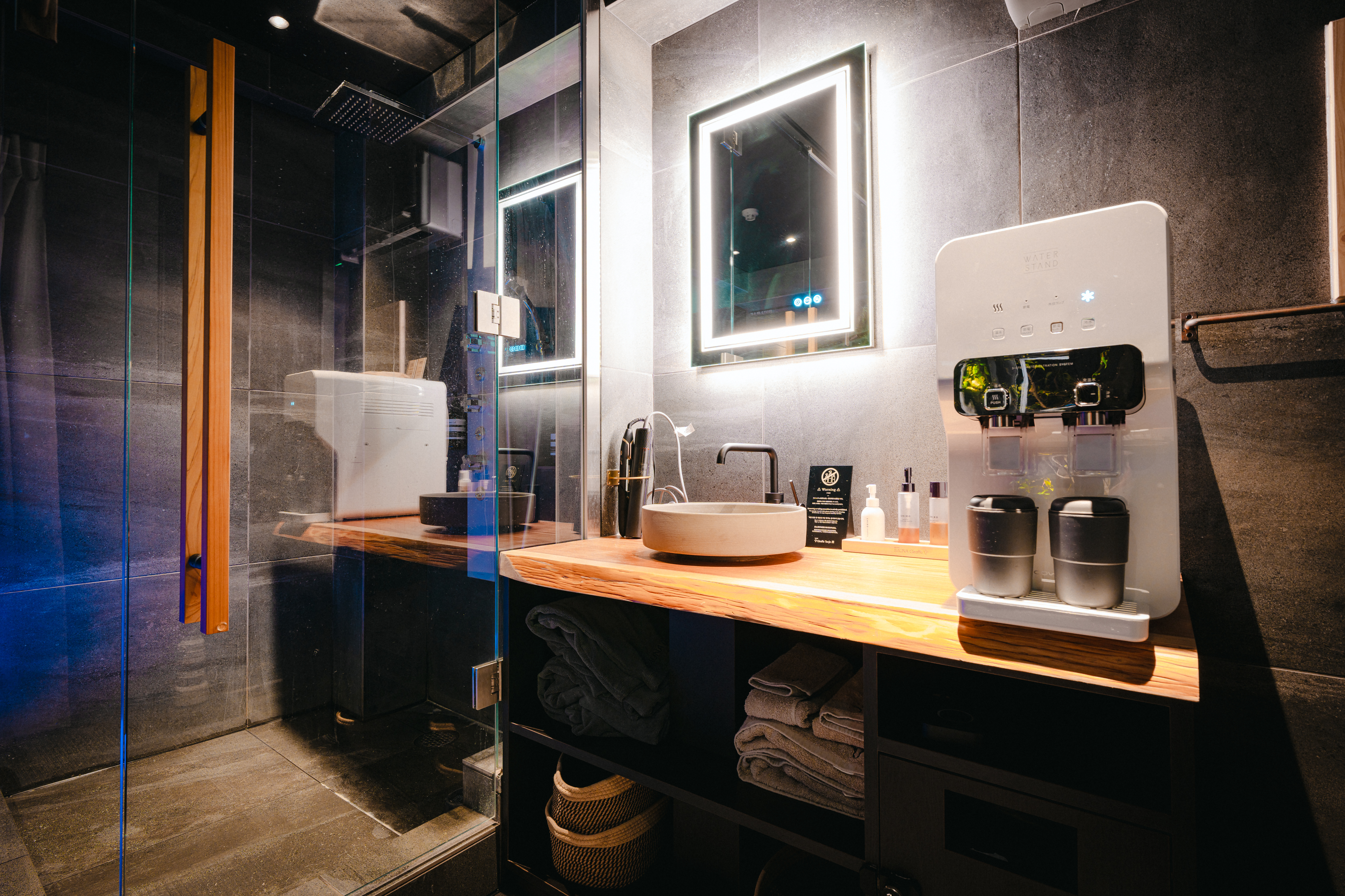 館内併設の個室サウナルーム（SAUNA Giraffe 天神）