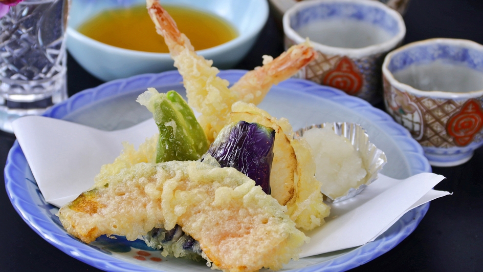 【1泊2食付き・四季会席】普段の定食よりもちょっぴり贅沢に♪欲張りさんはこれで決まり♪