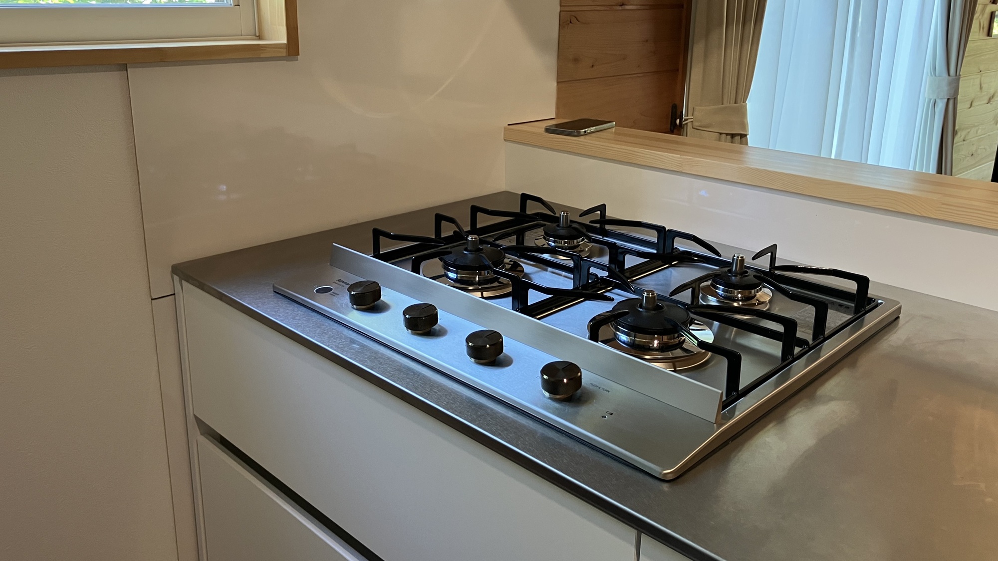 キッチン｜4つ口コンロで手の込んだお料理も