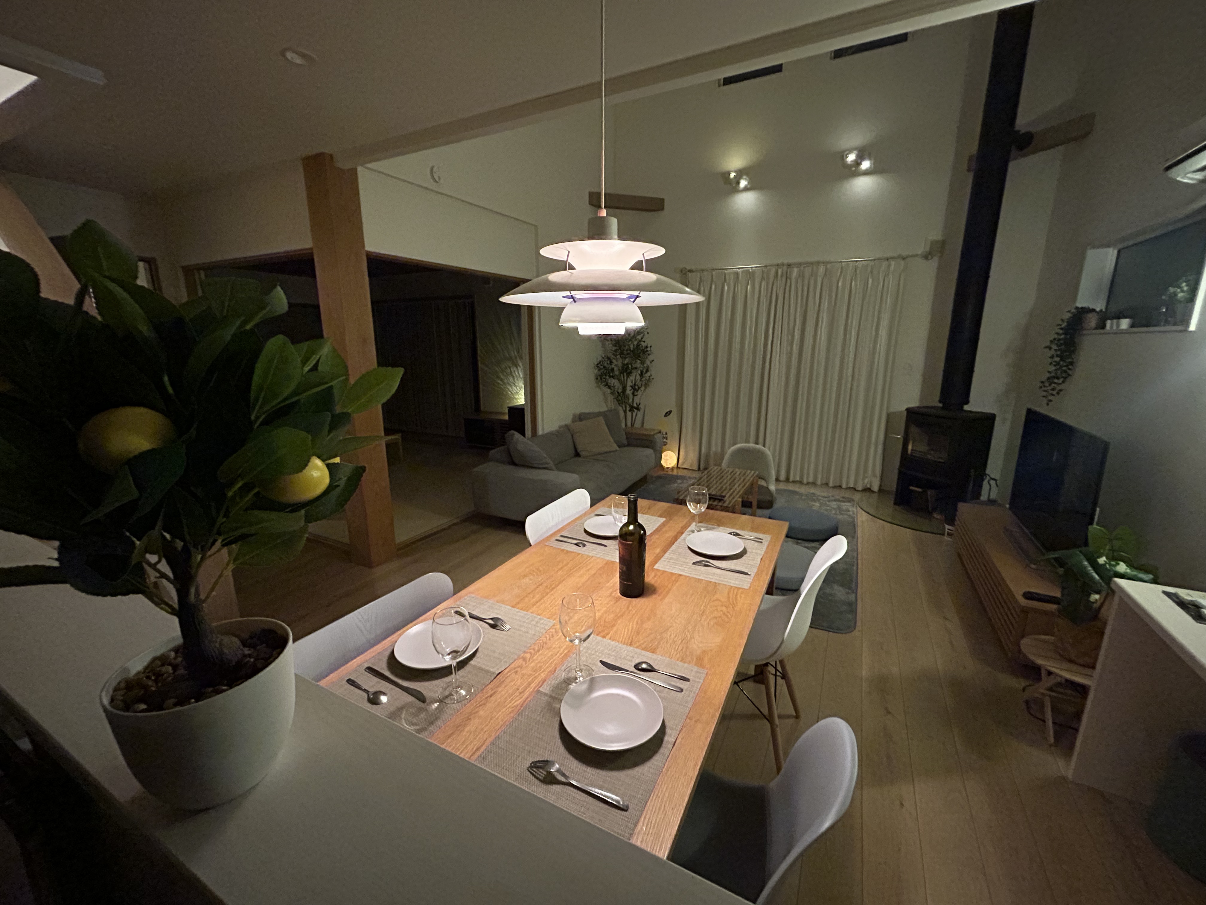 近くのスーパーや精肉店で食材を買い込んで、自宅のようにお過ごしください！