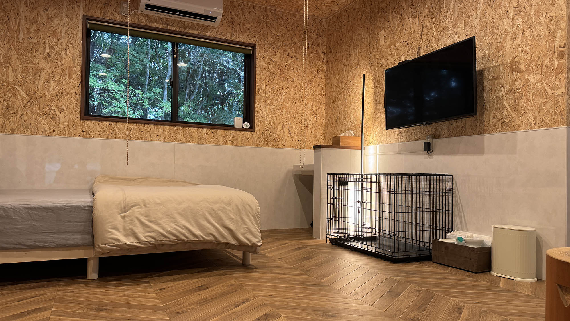 ・【客室】ゲージとトイレシートをご用意。愛犬との旅行をサポートします