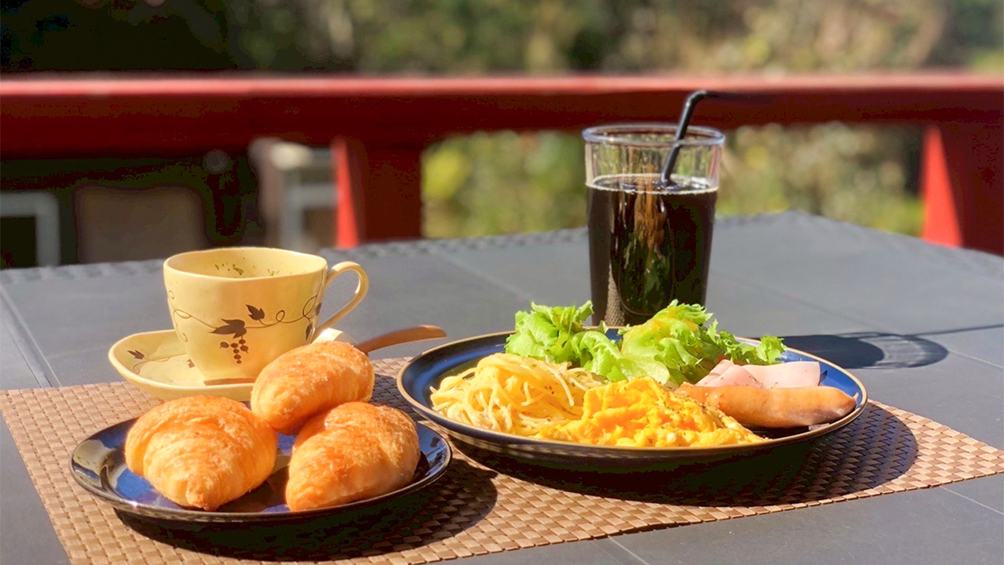 ・【洋朝食】パンやハムエッグなどの洋朝食を　珈琲とともに召し上がる贅沢な時間をお過ごしください