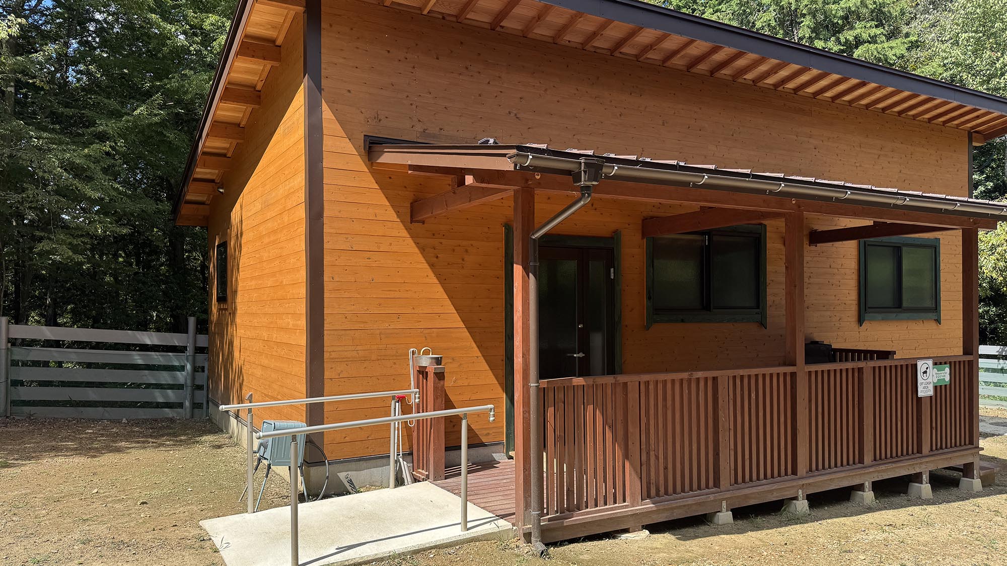 ・【外観】木のぬくもりを感じる外観。プライベートな滞在をお楽しみください