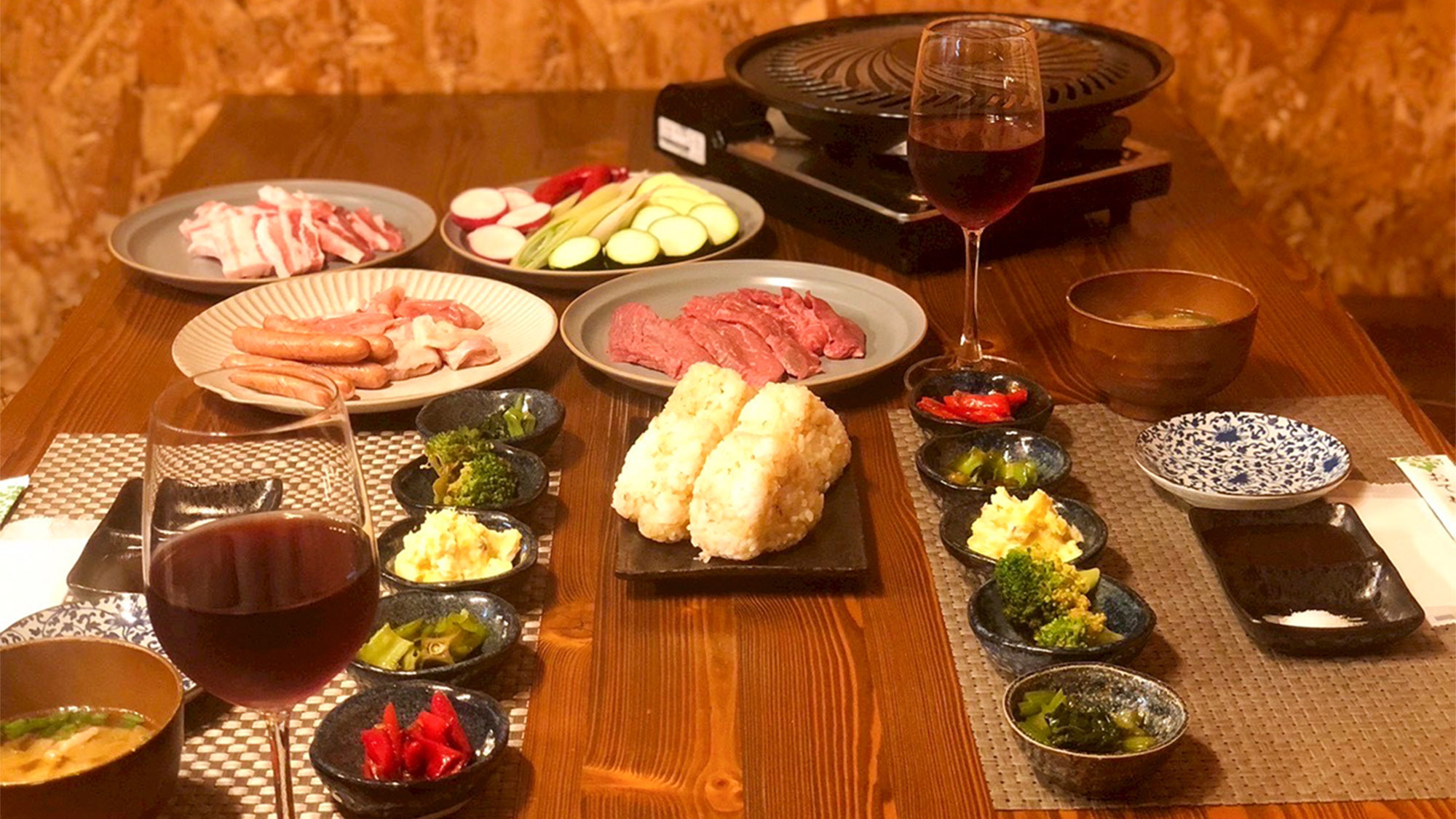 ・【夕食一例】家族や友人と囲むお食事は最高の思い出に　楽しいひとときをお過ごしください