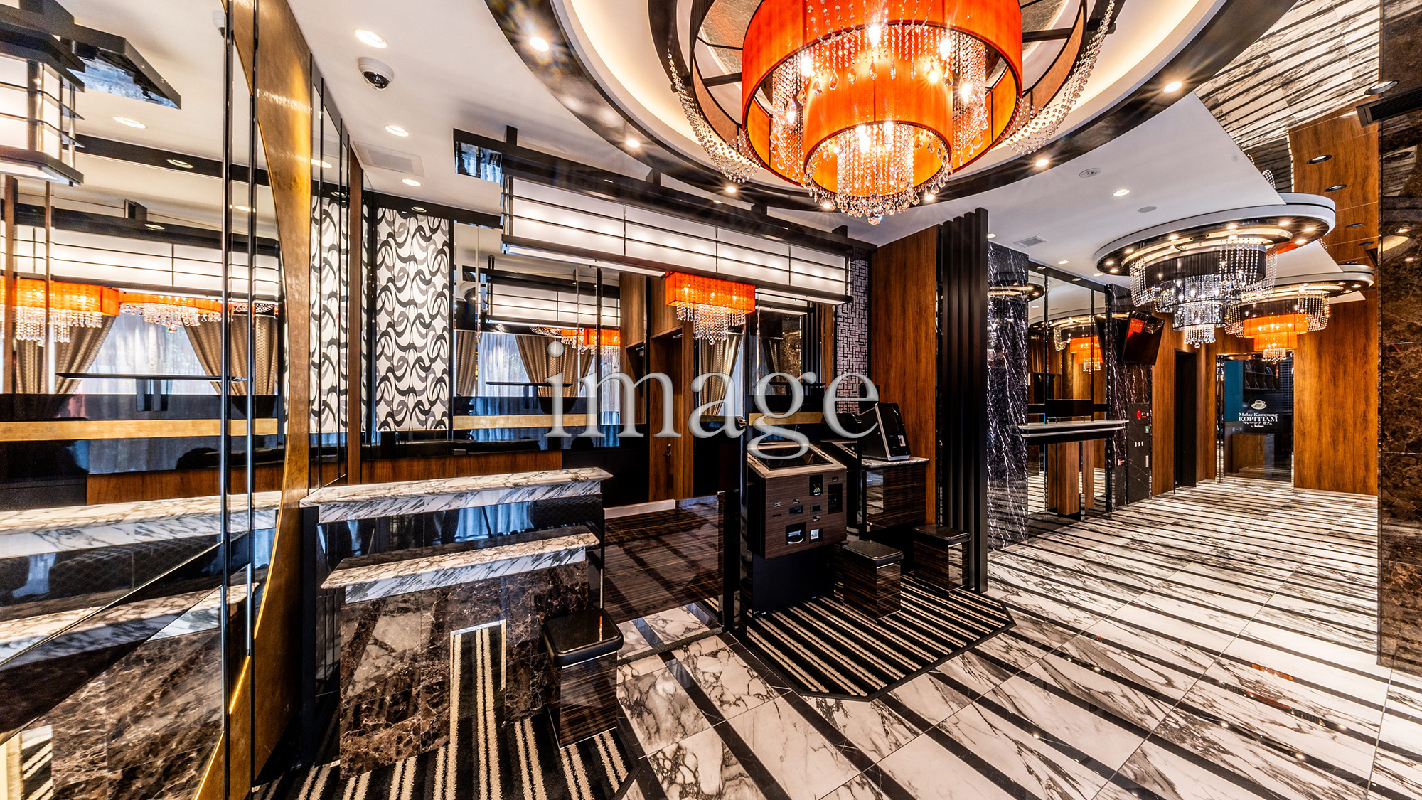 フロントには全予約経路に対応した自動チェックイン機を設置。よりスピーディーに、簡単にチェックインが可能です。