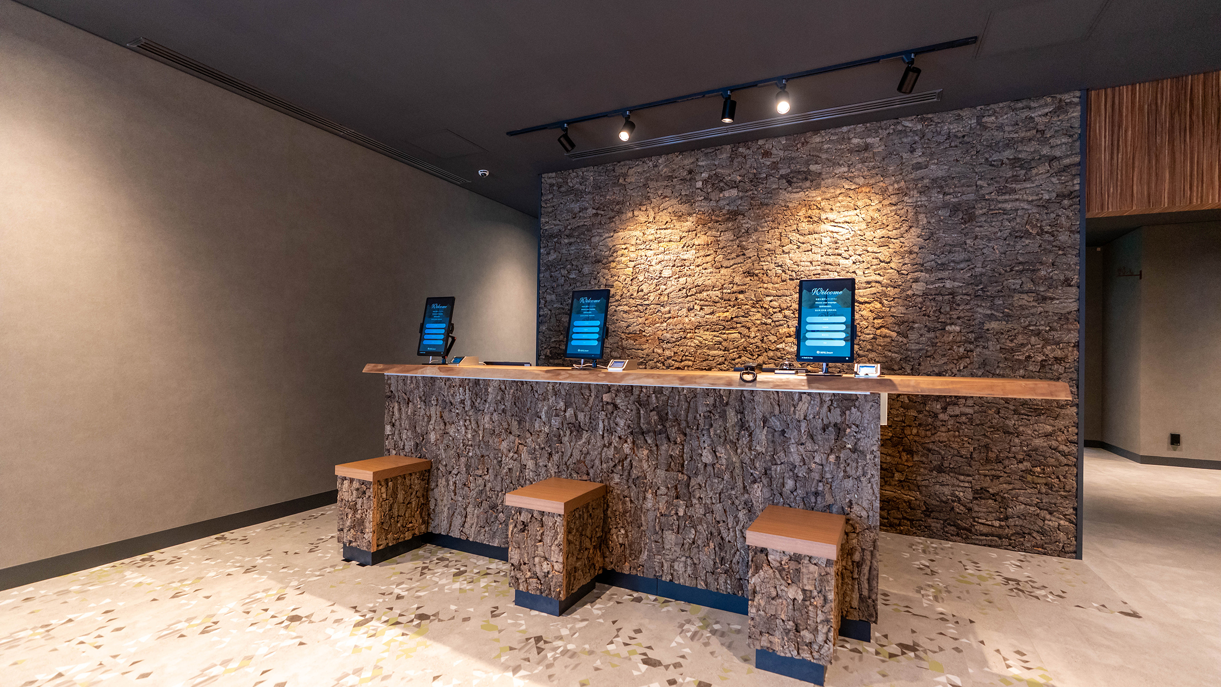 スマートチェックインを導入しておりますのでチェックイン時間を短縮できます。