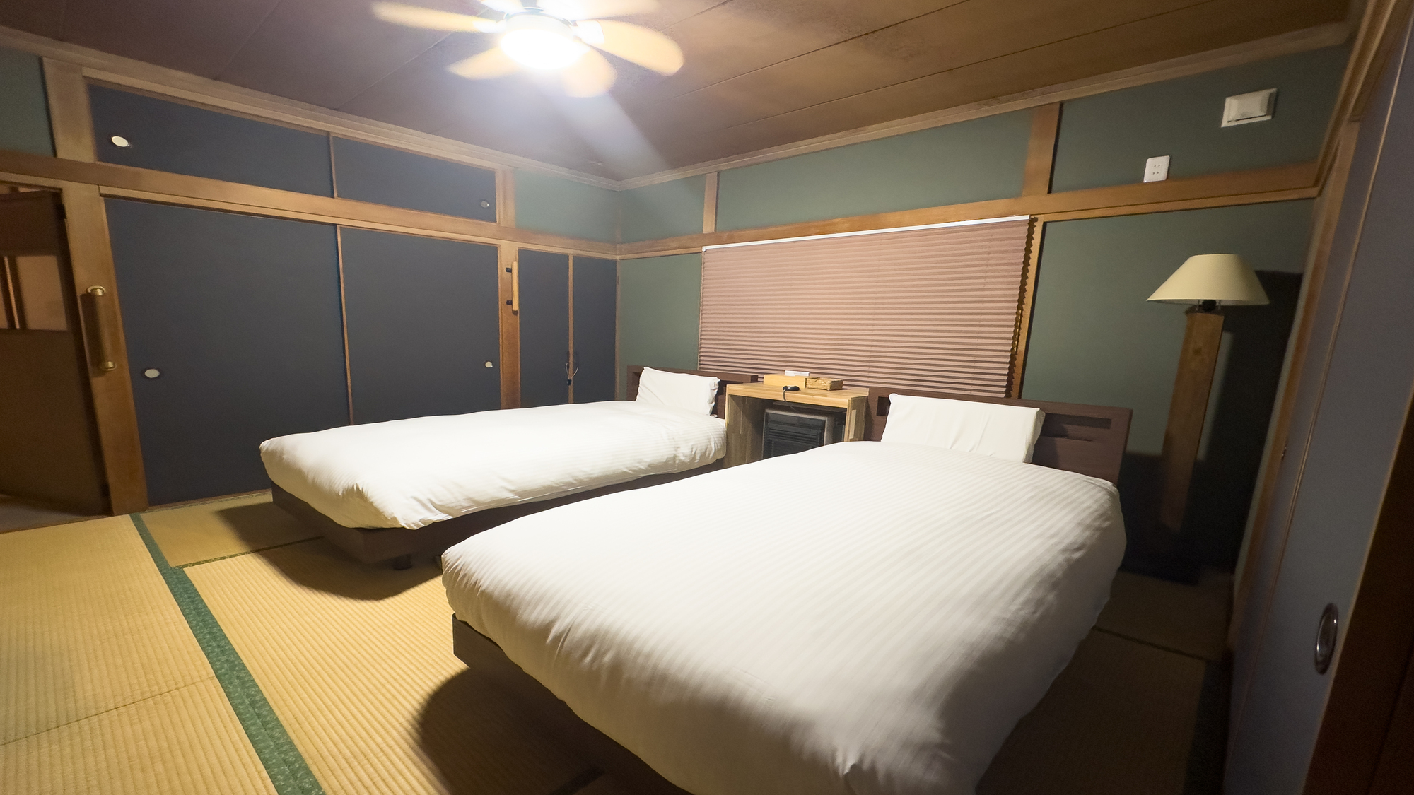 寝室：シングルベッド×2