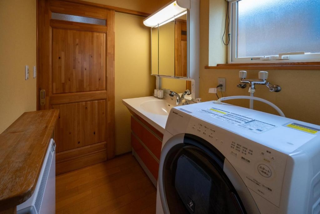 富良野駅近くでラベンダーやスキーを満喫！戸建て広々4LDK・最大10名 素泊まりプラン