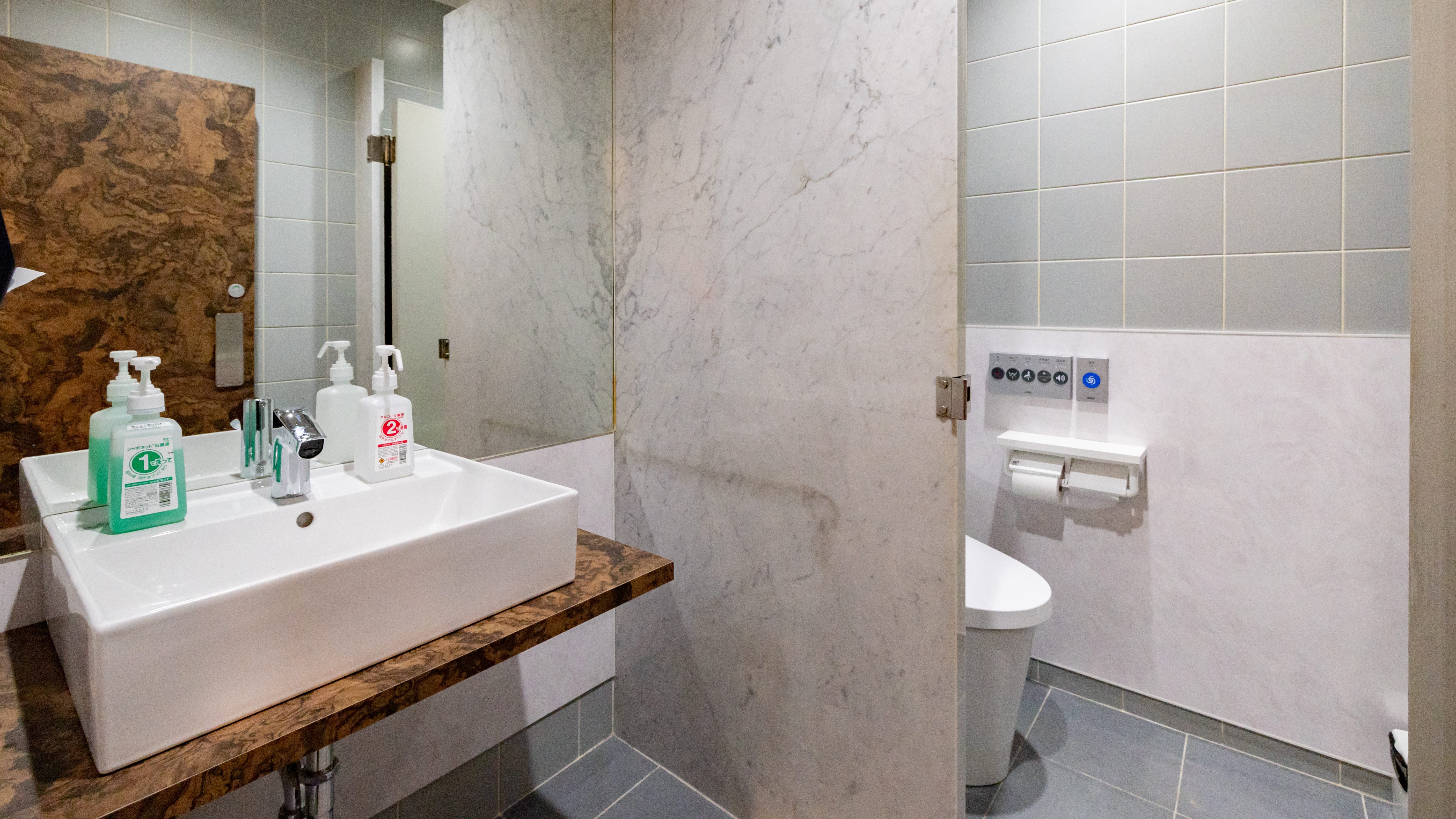 2階共用部トイレ