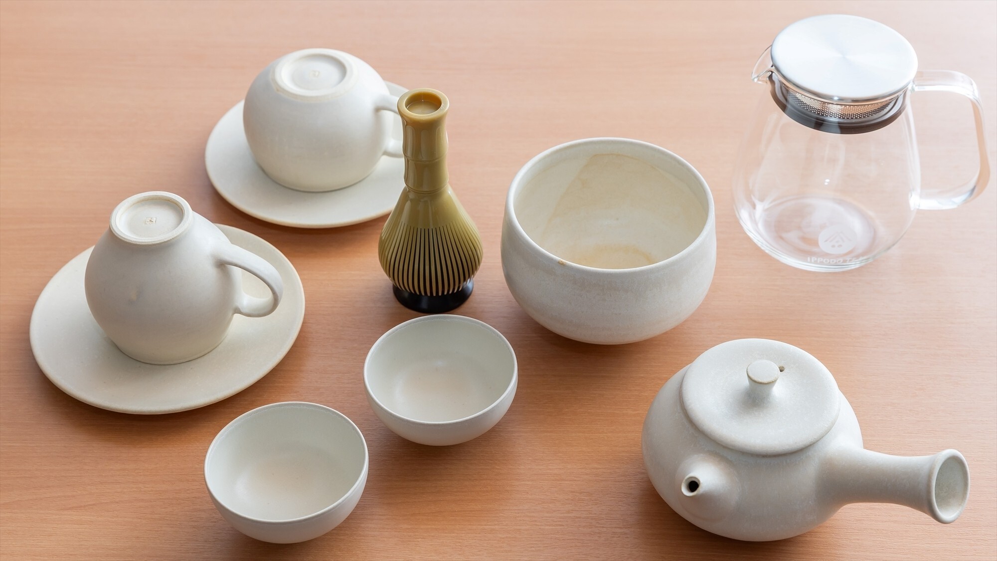清水焼の茶器やマグカップを一部客室にご用意しております