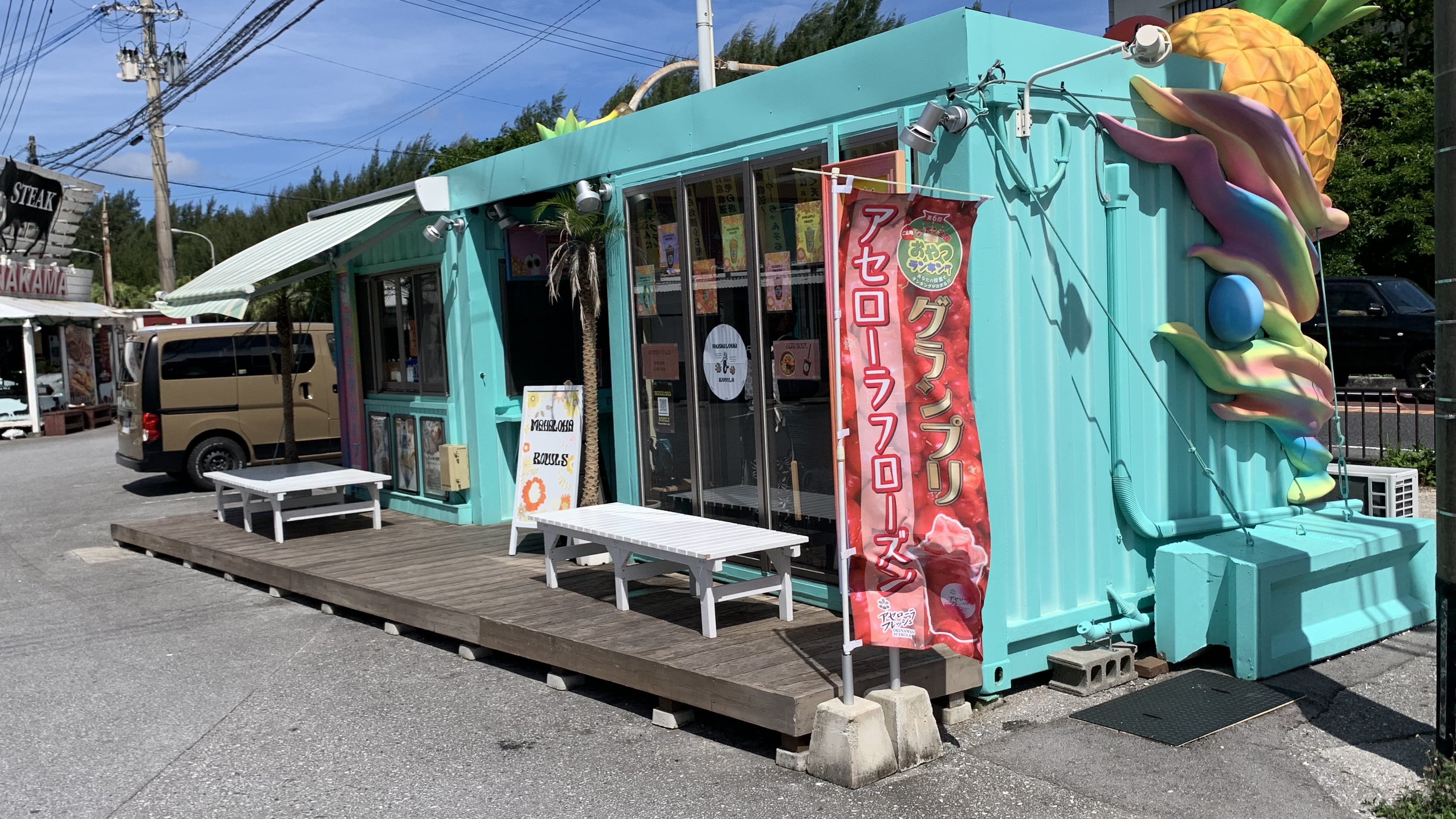 コーラルから徒歩7分の場所にあるレストランやコンビニ！