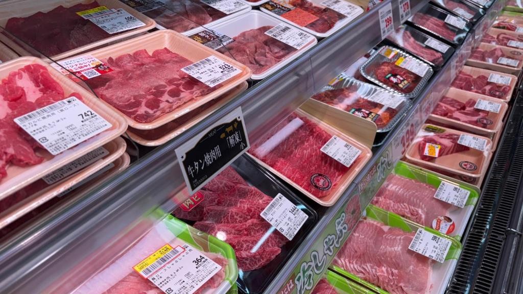 スーパーまで車で約15分です！