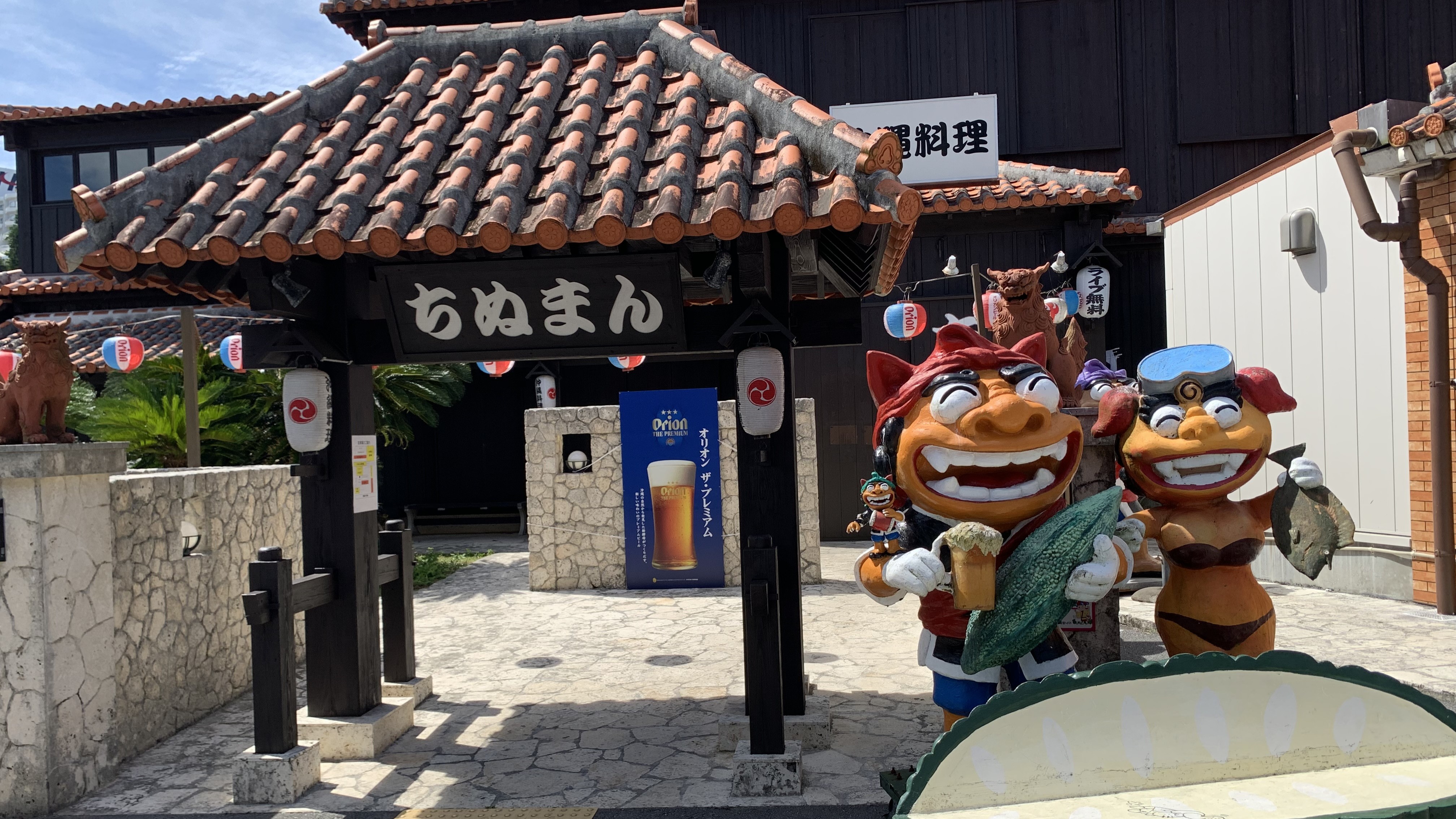 コーラルから徒歩7分の場所にあるレストランやコンビニ！