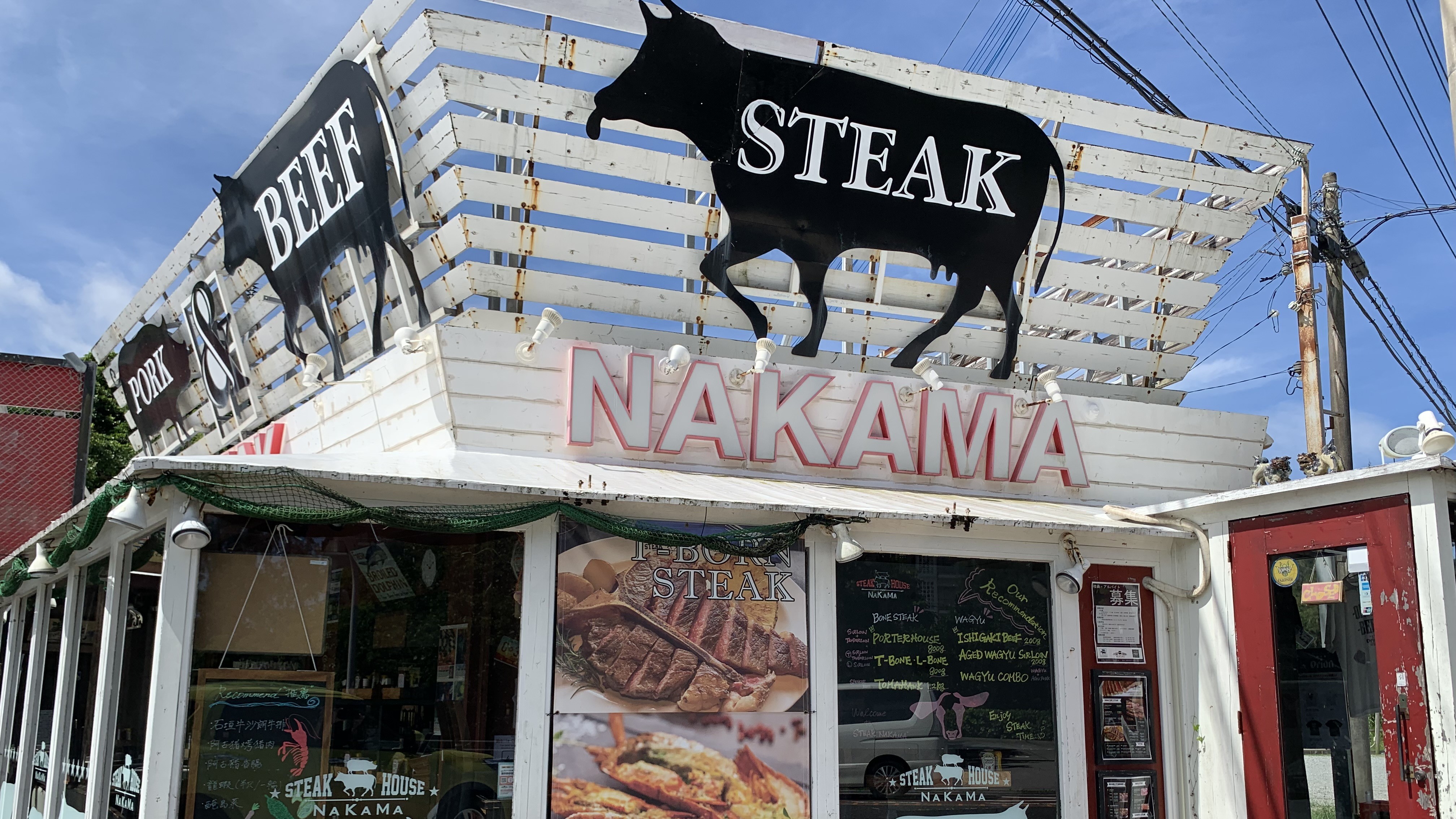 コーラルから徒歩7分の場所にあるレストランやコンビニ！