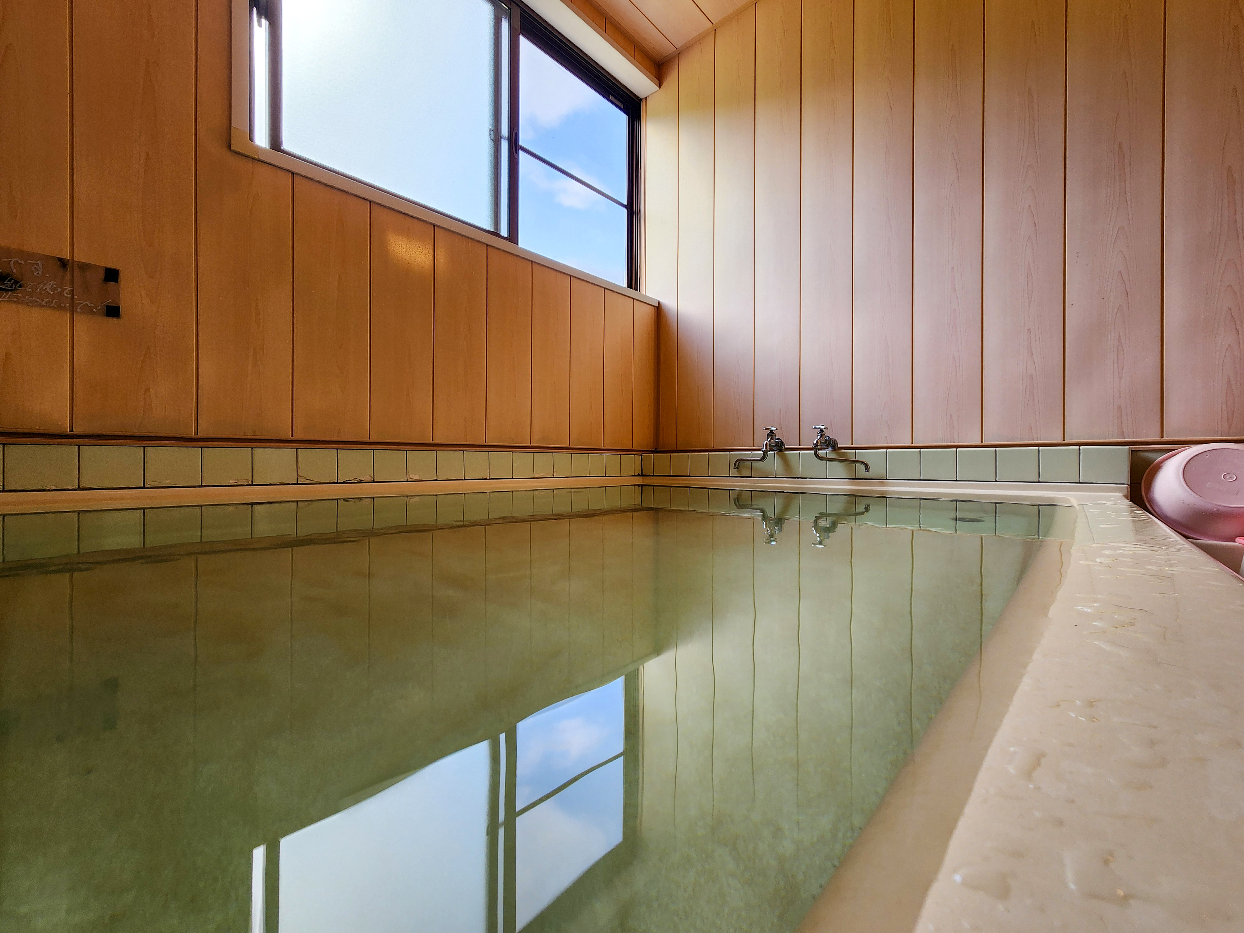 ＃源泉掛け流しの温泉で旅の疲れを癒して下さい