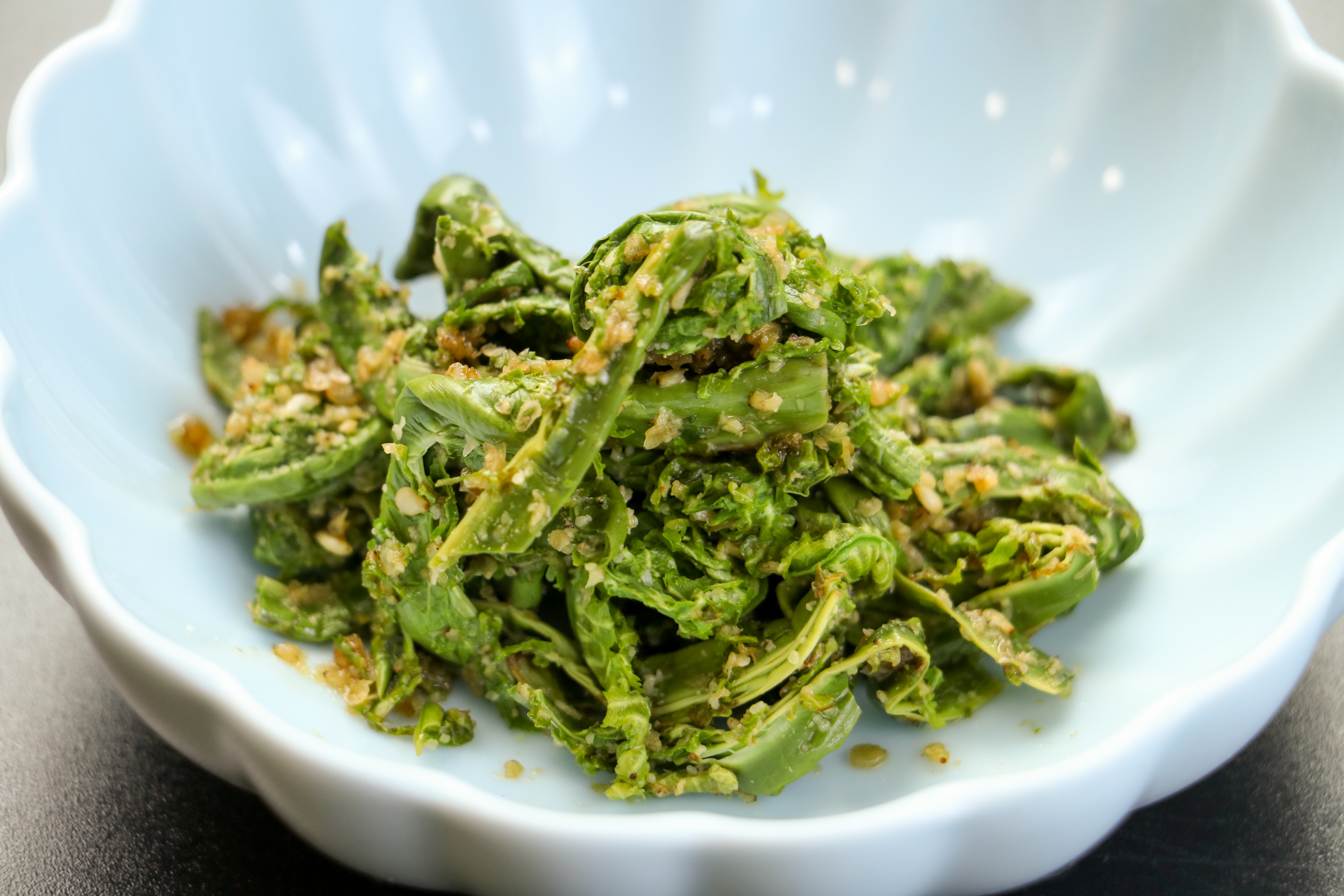 #夕食一例 季節感を感じる青こごみの胡麻和え
