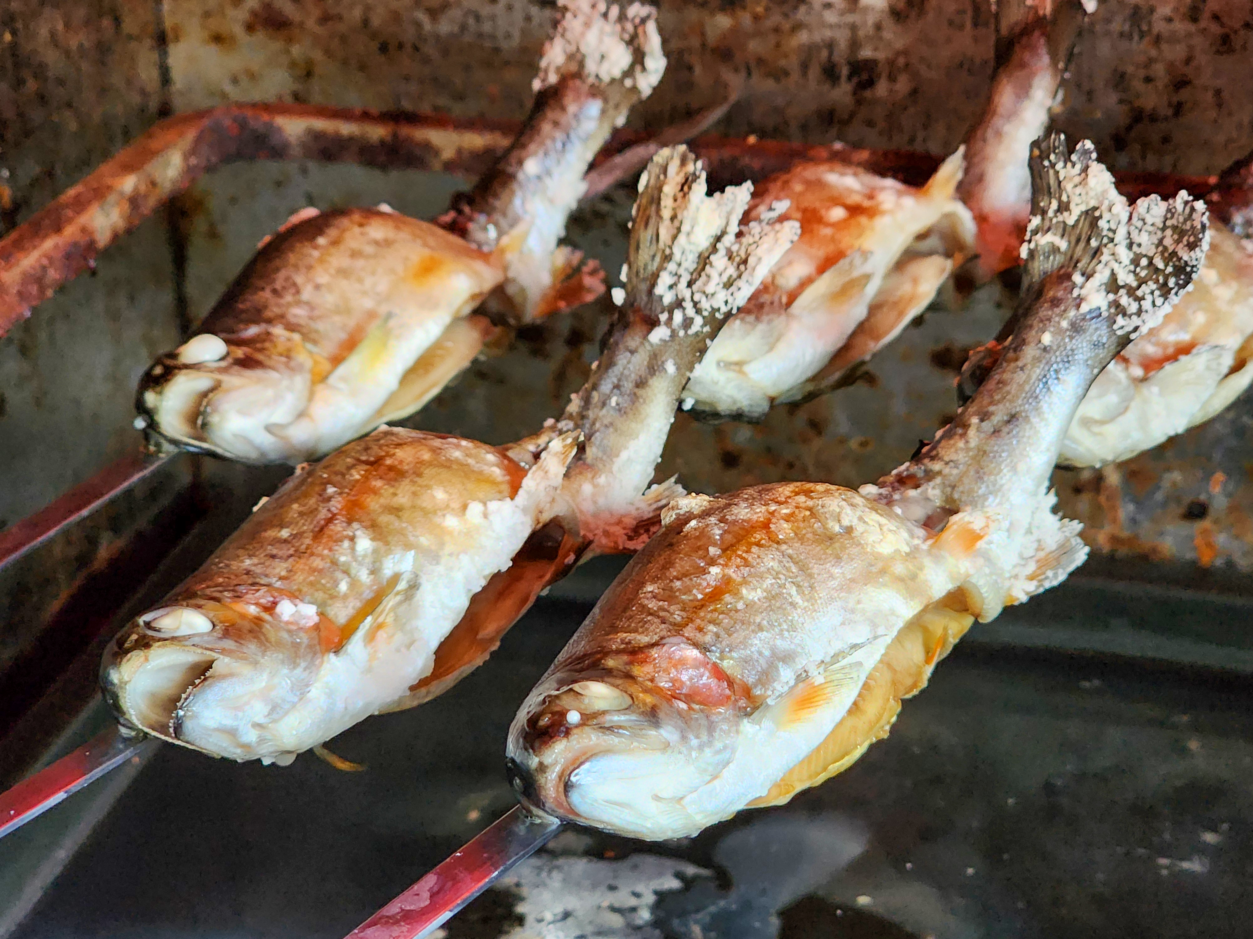 #夕食一例 夕食にはじっくりと焼いたニジマスの塩焼きが並びます。