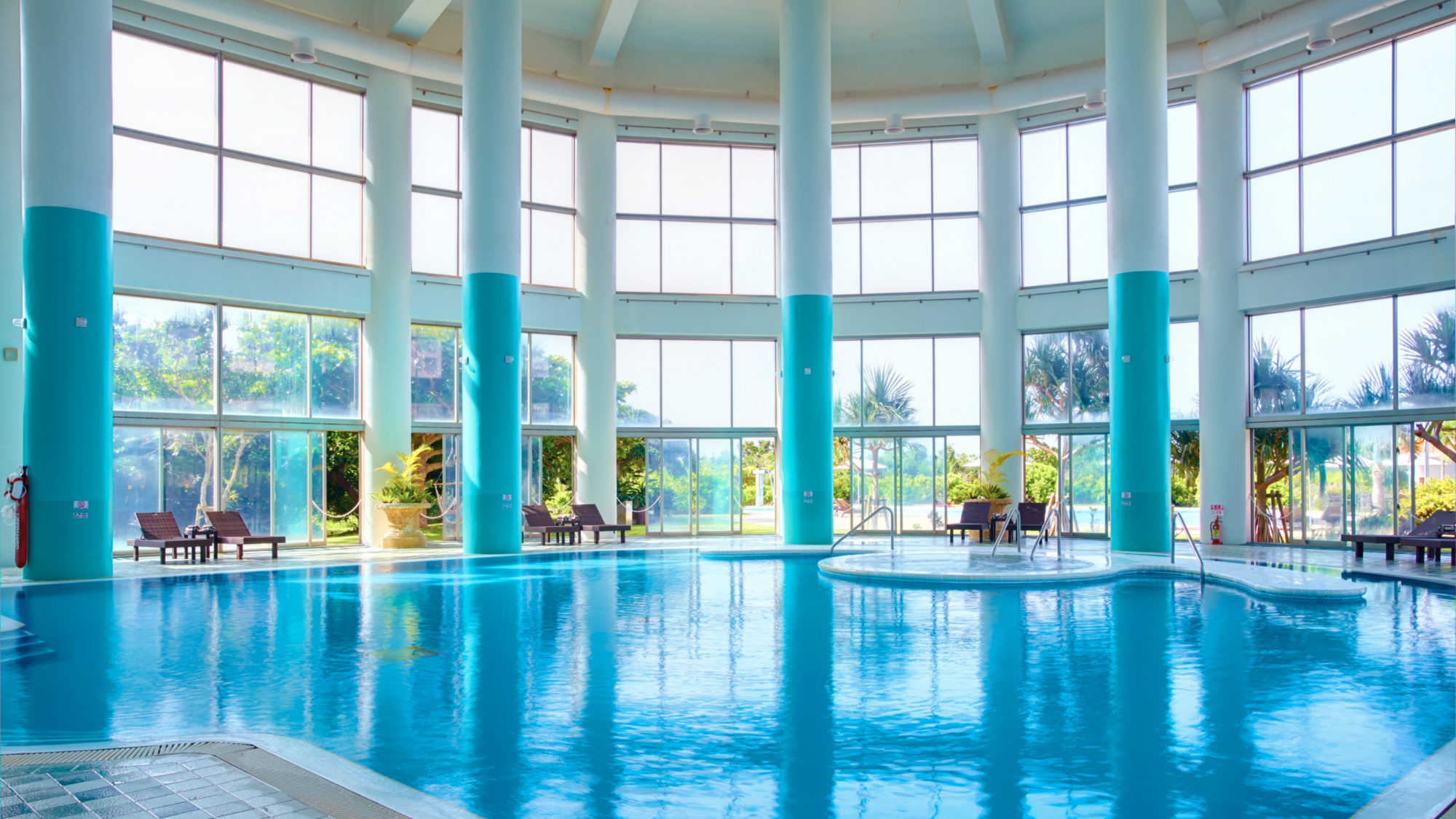 ■インドアプール　ご宿泊のお客様は無料でご利用いただけます