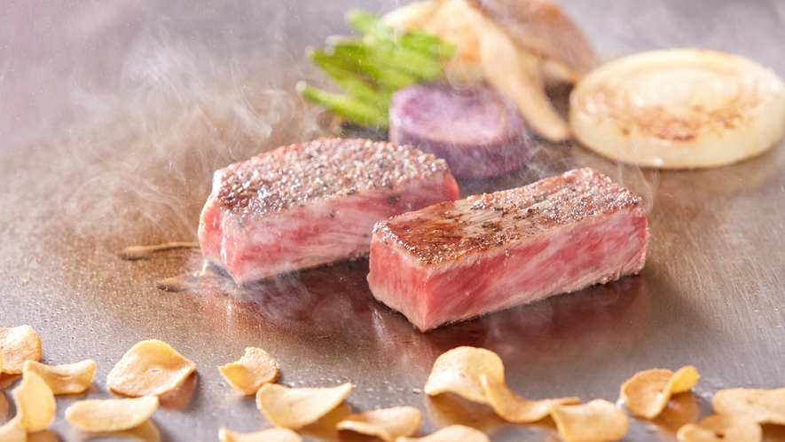 ■石垣島厳選食材を使った贅沢な鉄板焼き「於茂登(おもと)」