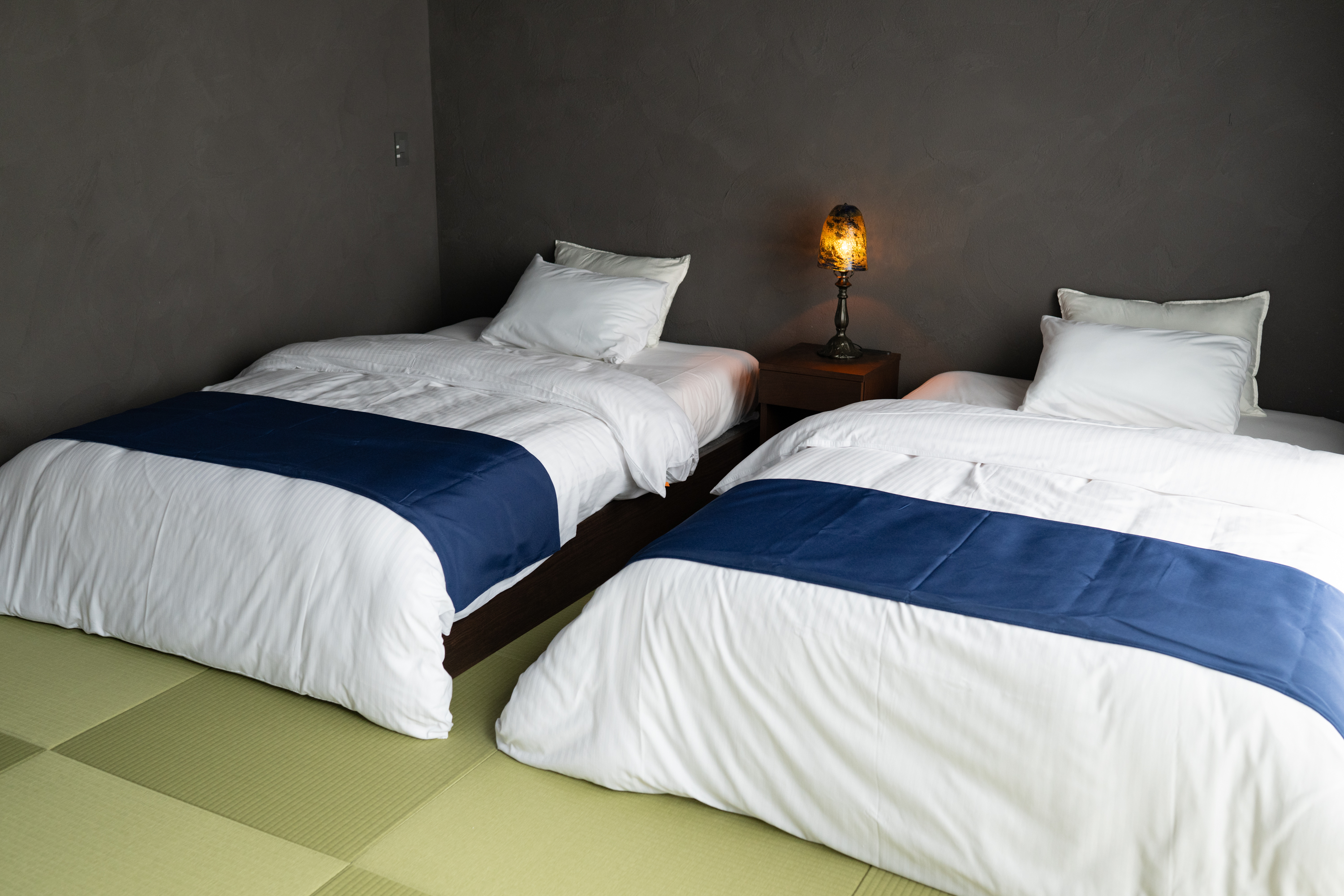 【和】セミダブルベッド2台